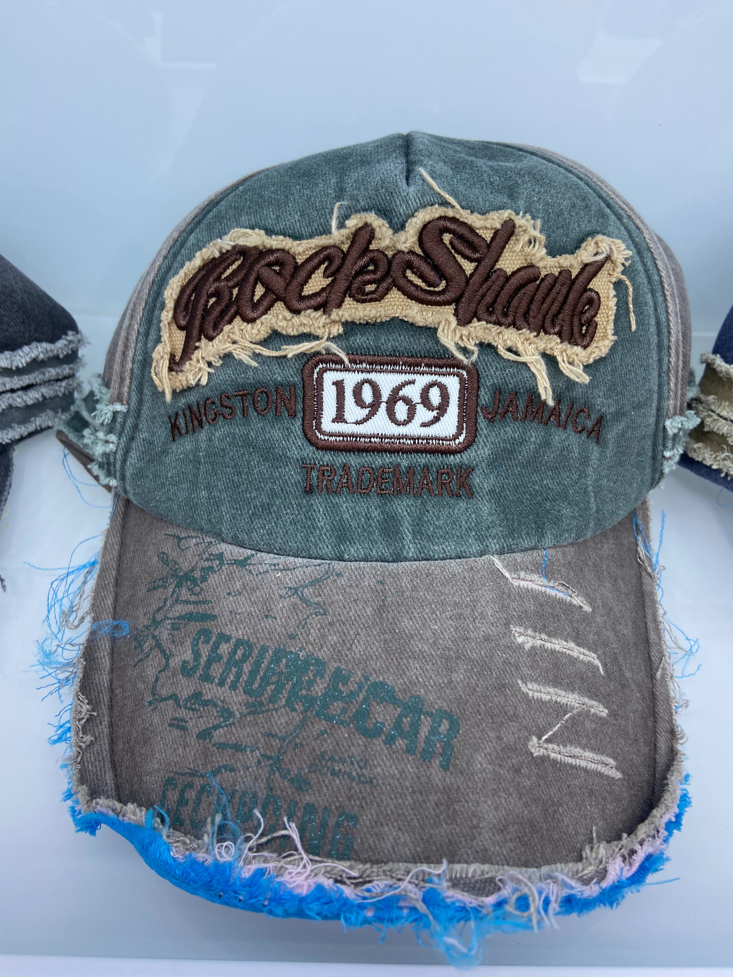 复古风“RockShark”棒球帽1969年牙买加风格撕边设计潮流与怀旧结合棒球帽