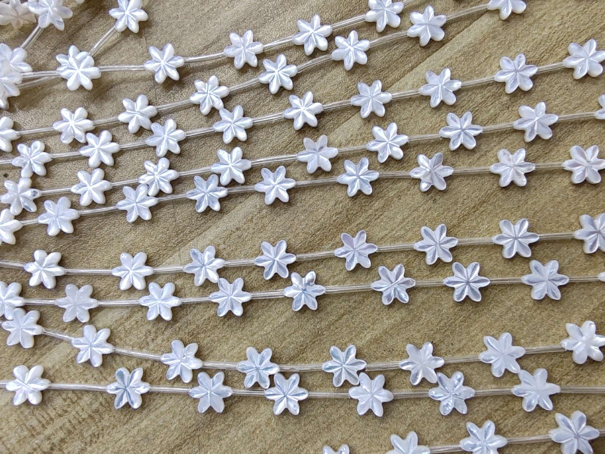 Natural shell white butterfly shell carved six-petal small flower DIY accessory and jewelry accessory
