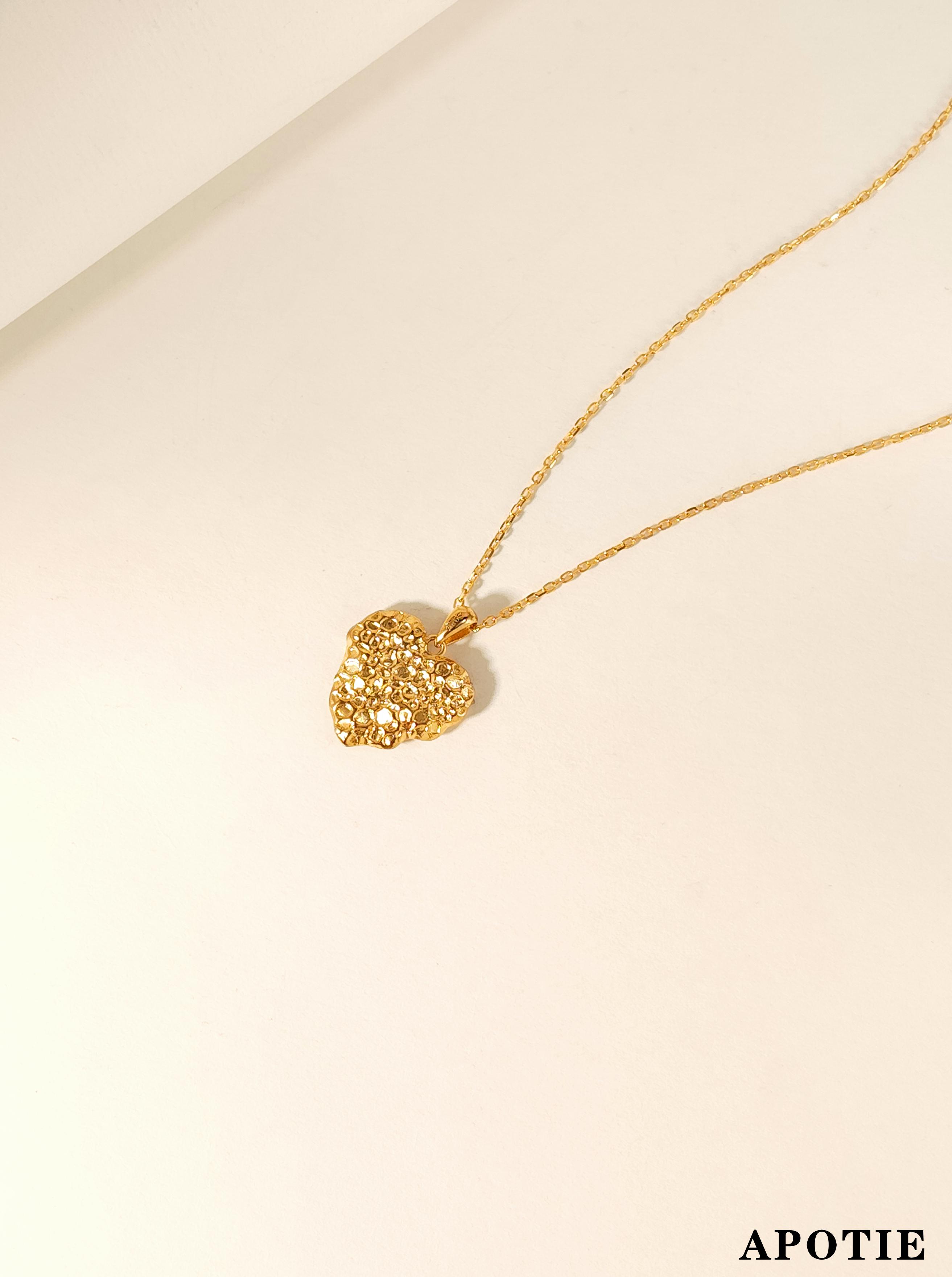 APOTIE's Gravity Heart Pendant S925 silver jewelry necklace is sold directly by the manufacturer Specification image