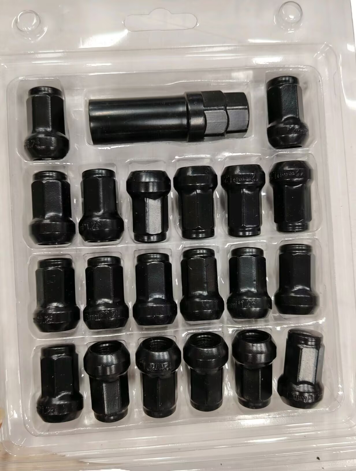 Screws, nuts and wheel locks are preferred for wholesale from the source factory details Picture