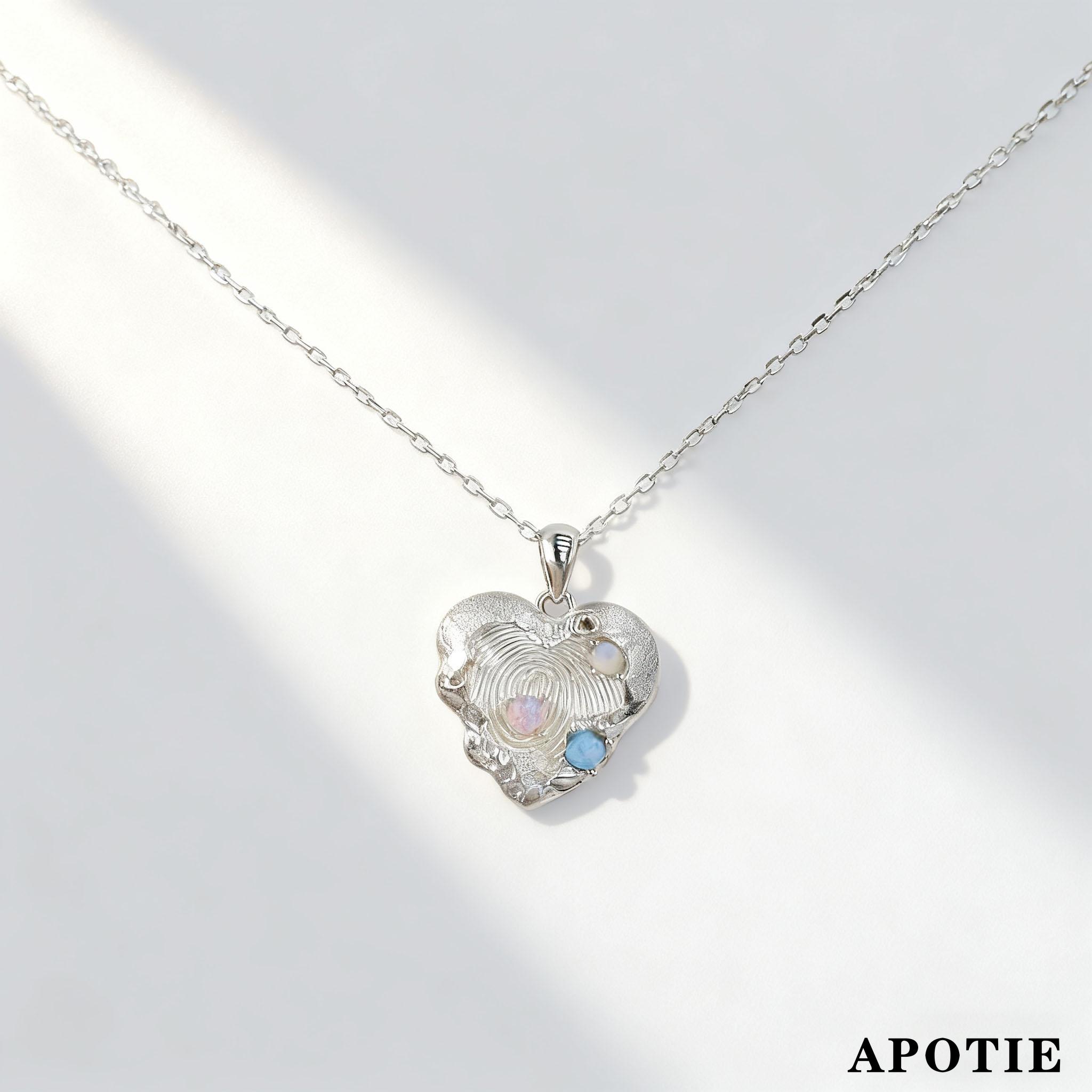 APOTIE's Gravity Heart Pendant S925 silver jewelry necklace is sold directly by the manufacturer Application Scenario