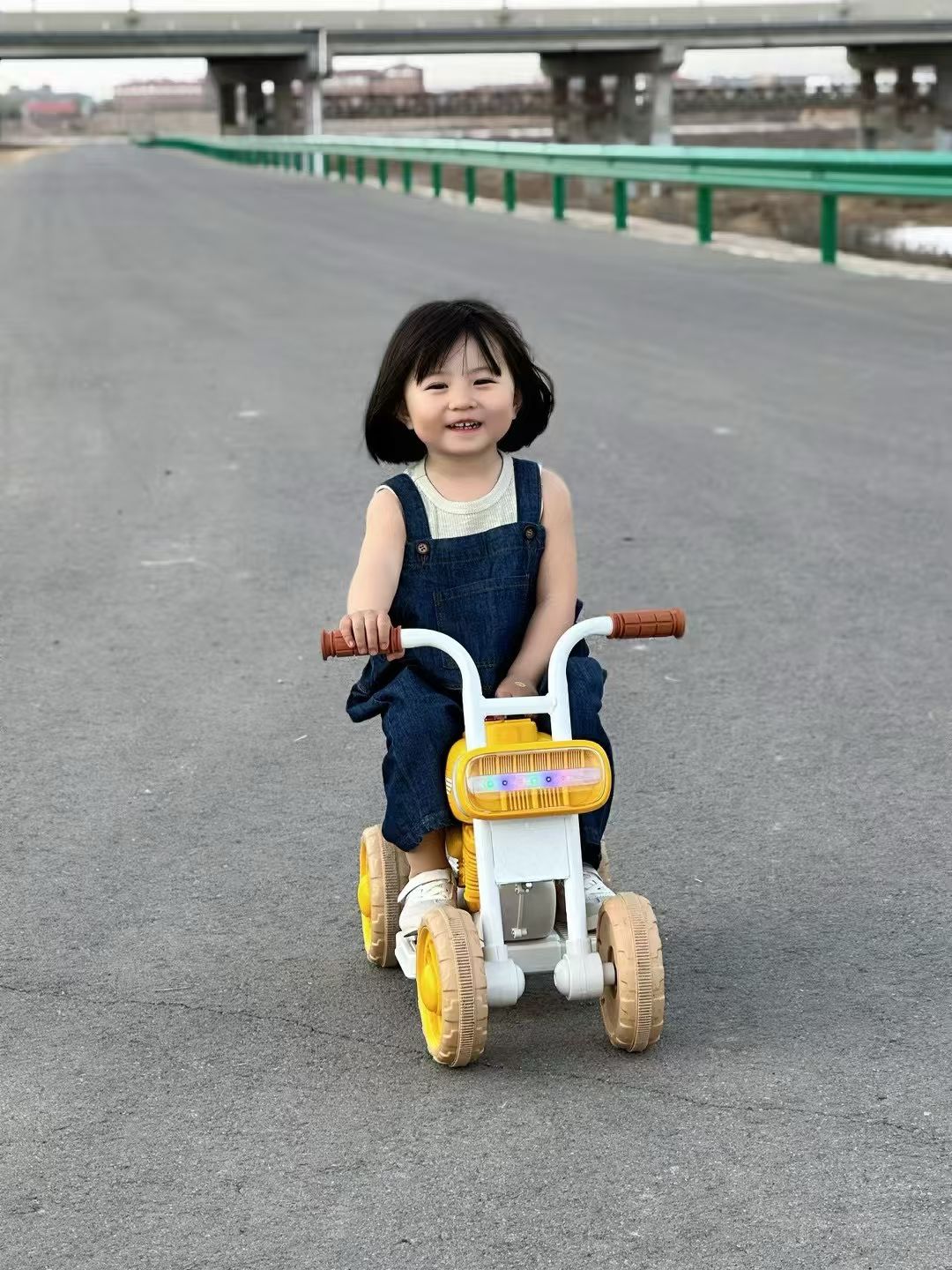 多功能母婴用品童车童床背带座椅儿童滑板车婴儿车自行车儿童服装套装