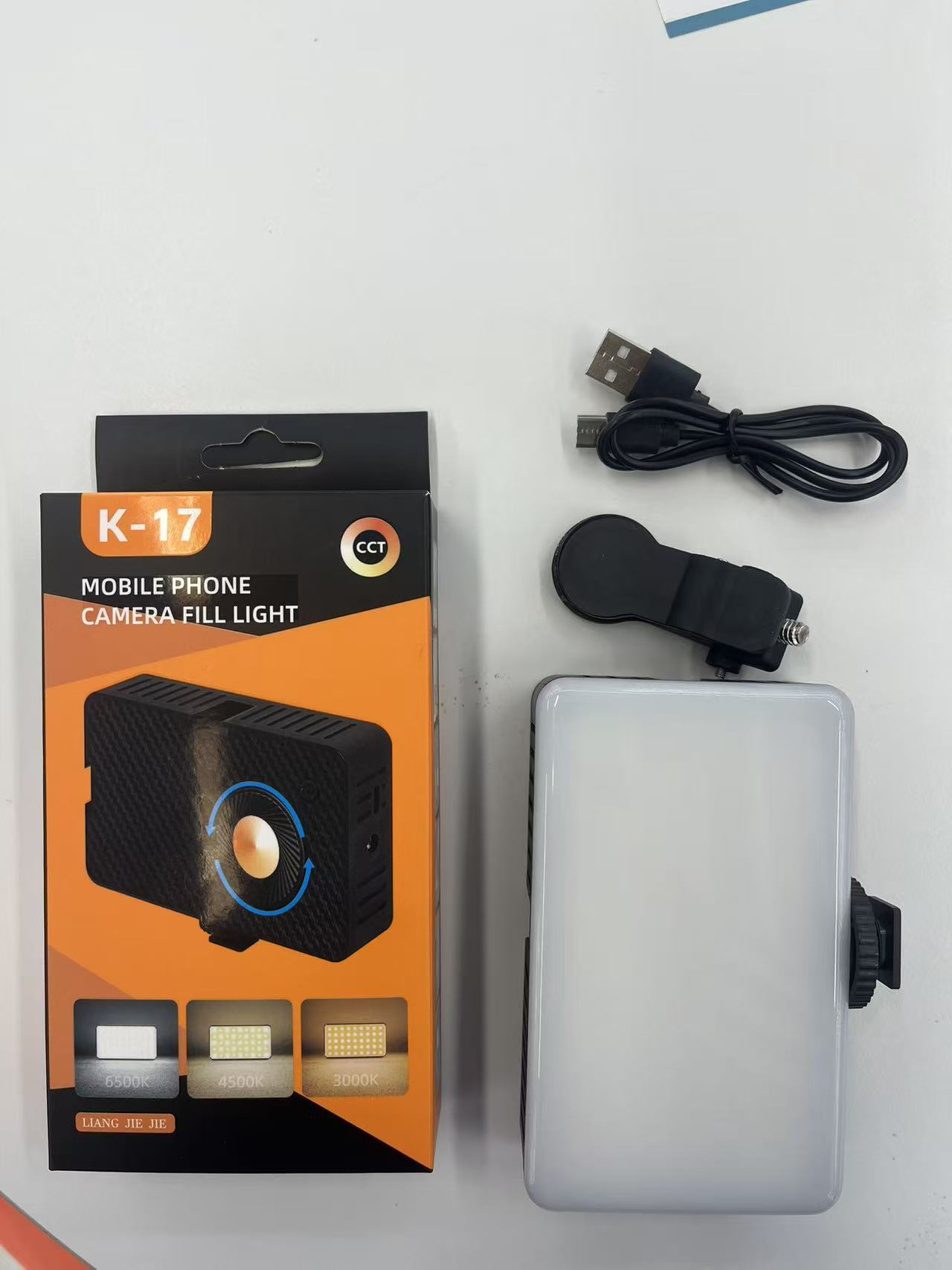Mini portable knob for mobile phones, LED fill light, external live streaming flash, beauty selfie, facial lighting Application Scenario