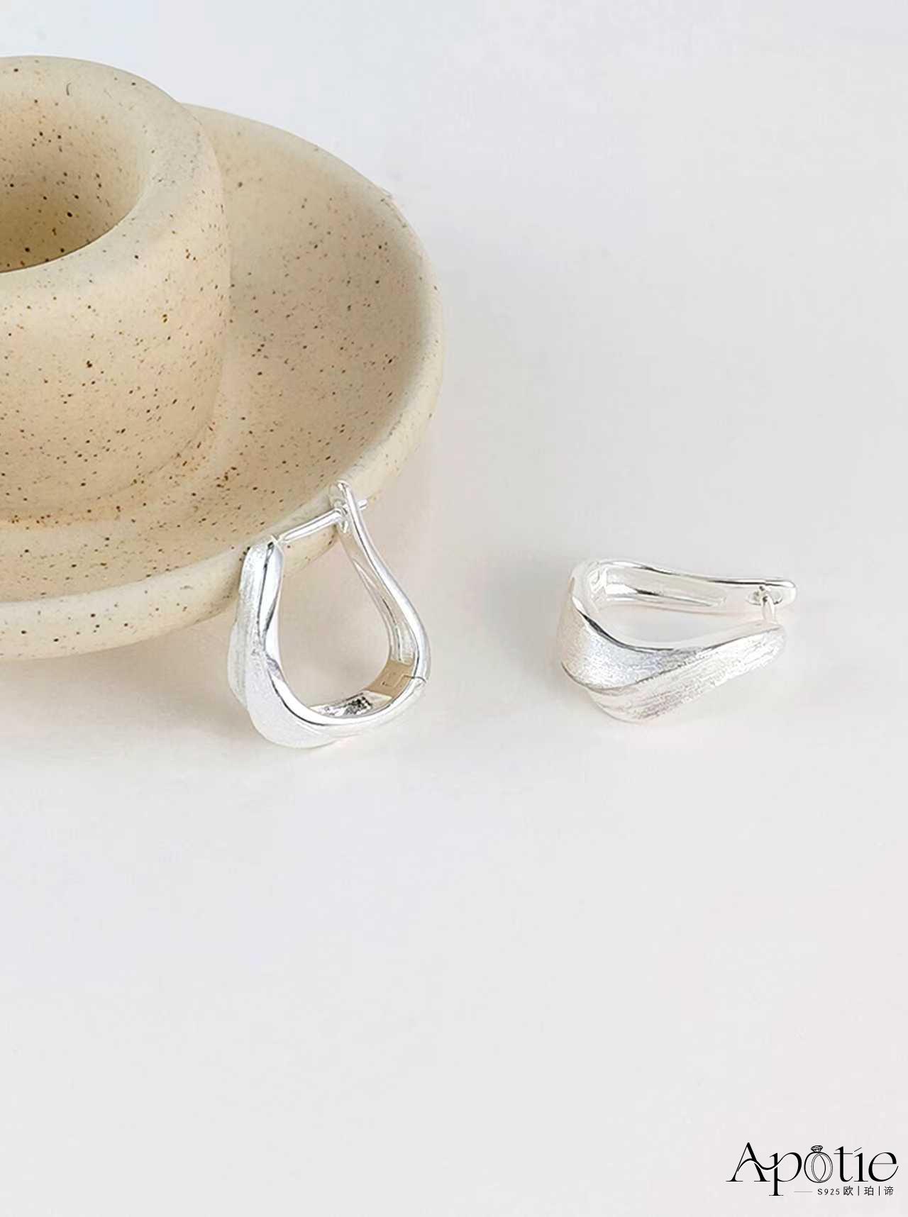 APOTIE's twisted matte commuter style S925 silver ear buckles details Picture
