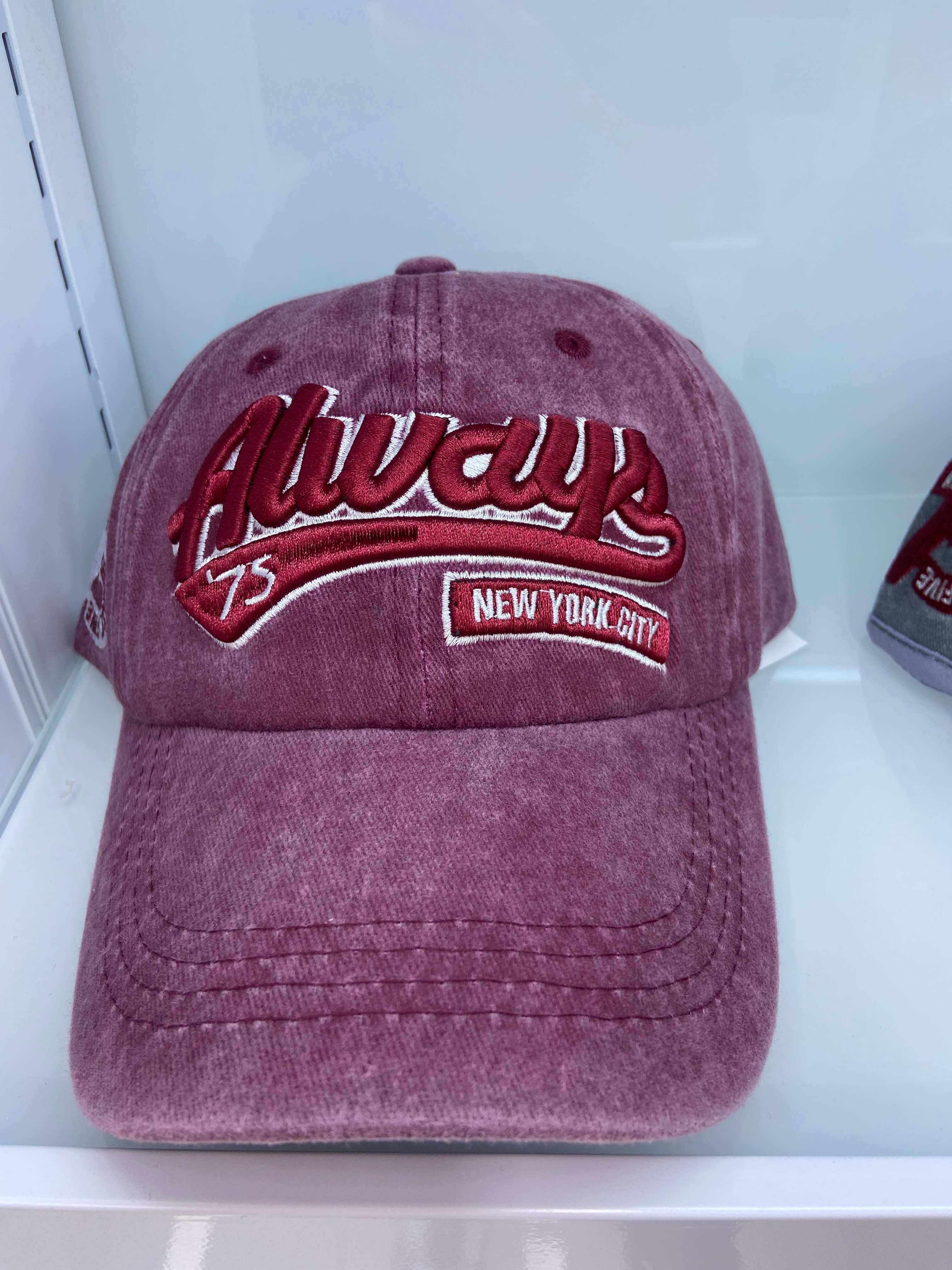 “Always New York City”酒红棒球帽复古刺绣设计时尚潮流单品棒球帽