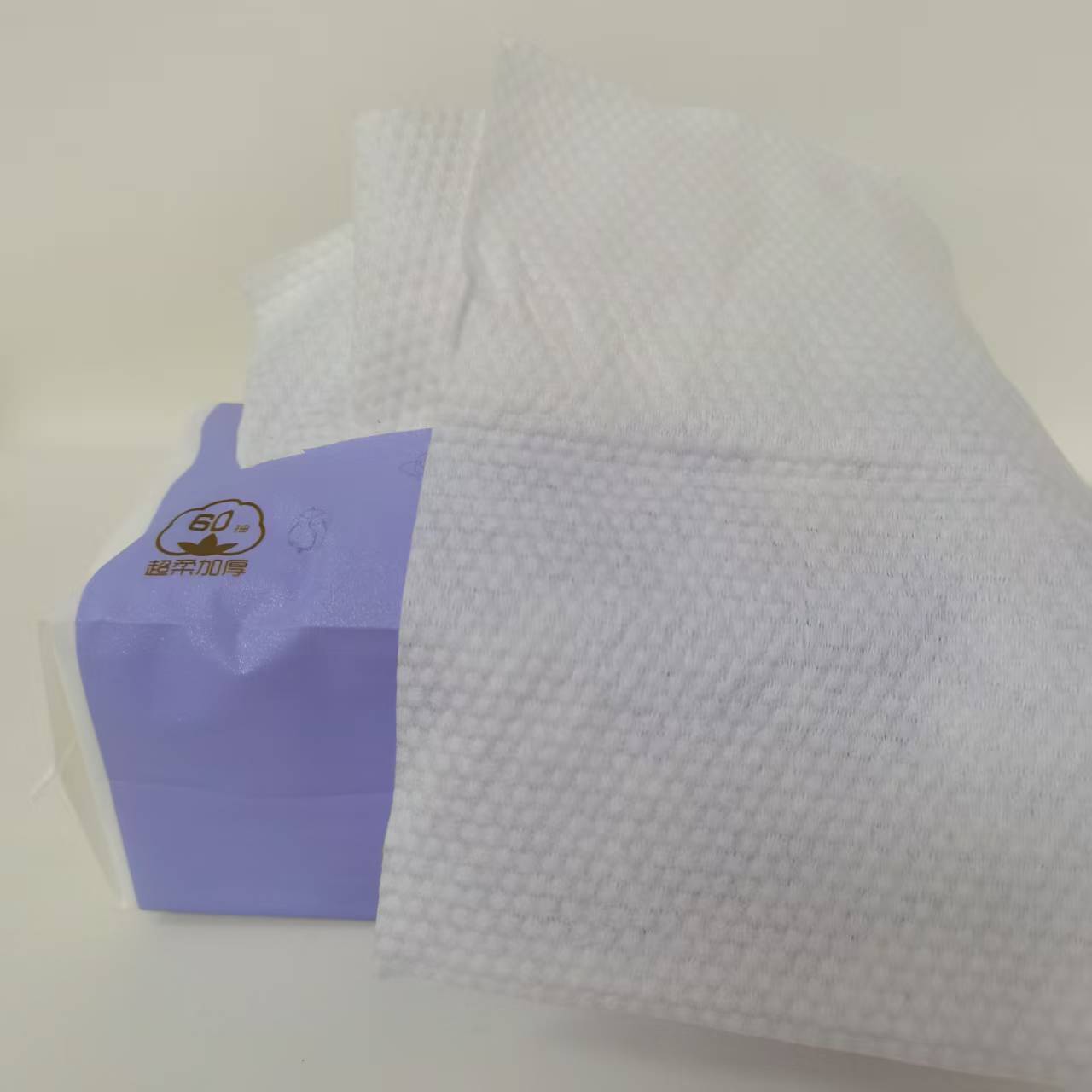Our foreign trade factory offers cost-effective and customized eco-friendly disposable soft cleaning facial cotton paper and non-woven fabric towels for beauty, spa, soft towels, face towels and cleansing towels Item Picture