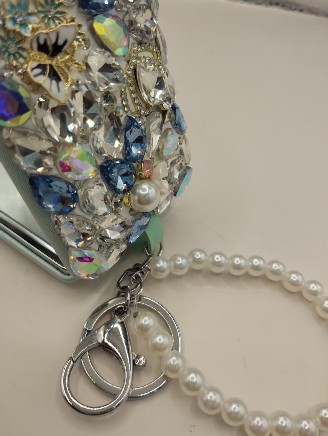 European and American foreign trade Christmas snowflake diamond-encrusted keychain commemorative small gifts, festival gift pendants, AliExpress supply sources, Valentine's Day gifts, hand-crocheted cultural and creative gift boxes, preserved flower gifts, couplets, Spring Festival couplets Specification image