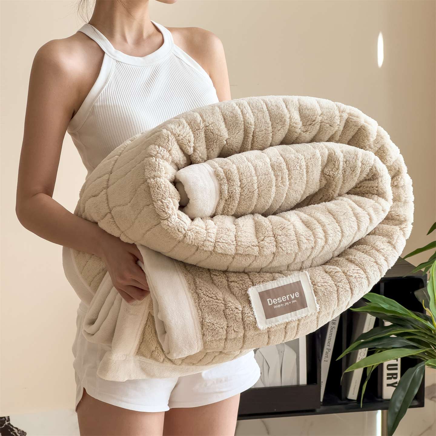 Double-sided baby plush blanket, all-season office sofa blanket for midday rest Application Scenario