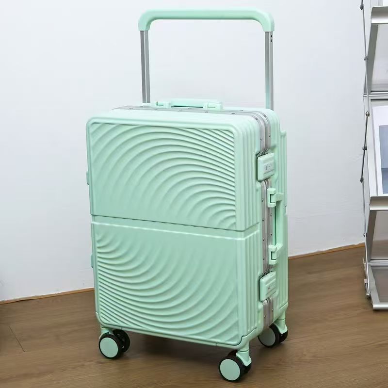 2025 New model chain travel suitcase, 20-inch carry-on suitcase, silent wheel, alloy handle, pure pc handle case Application Scenario