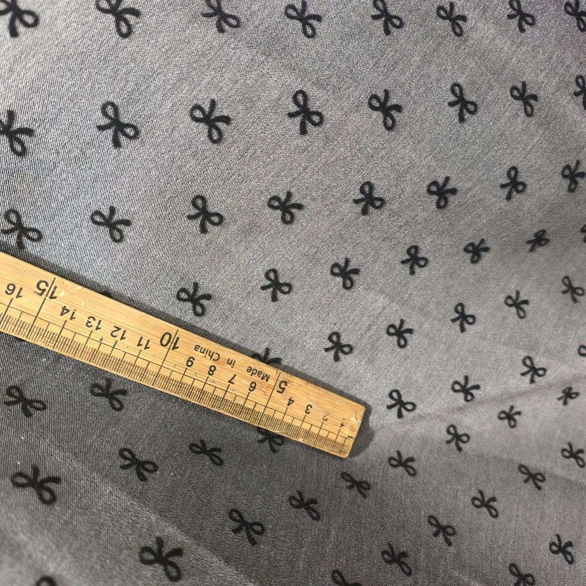 ins风厚款精致蝴蝶结植绒布服装发饰布料产品图
