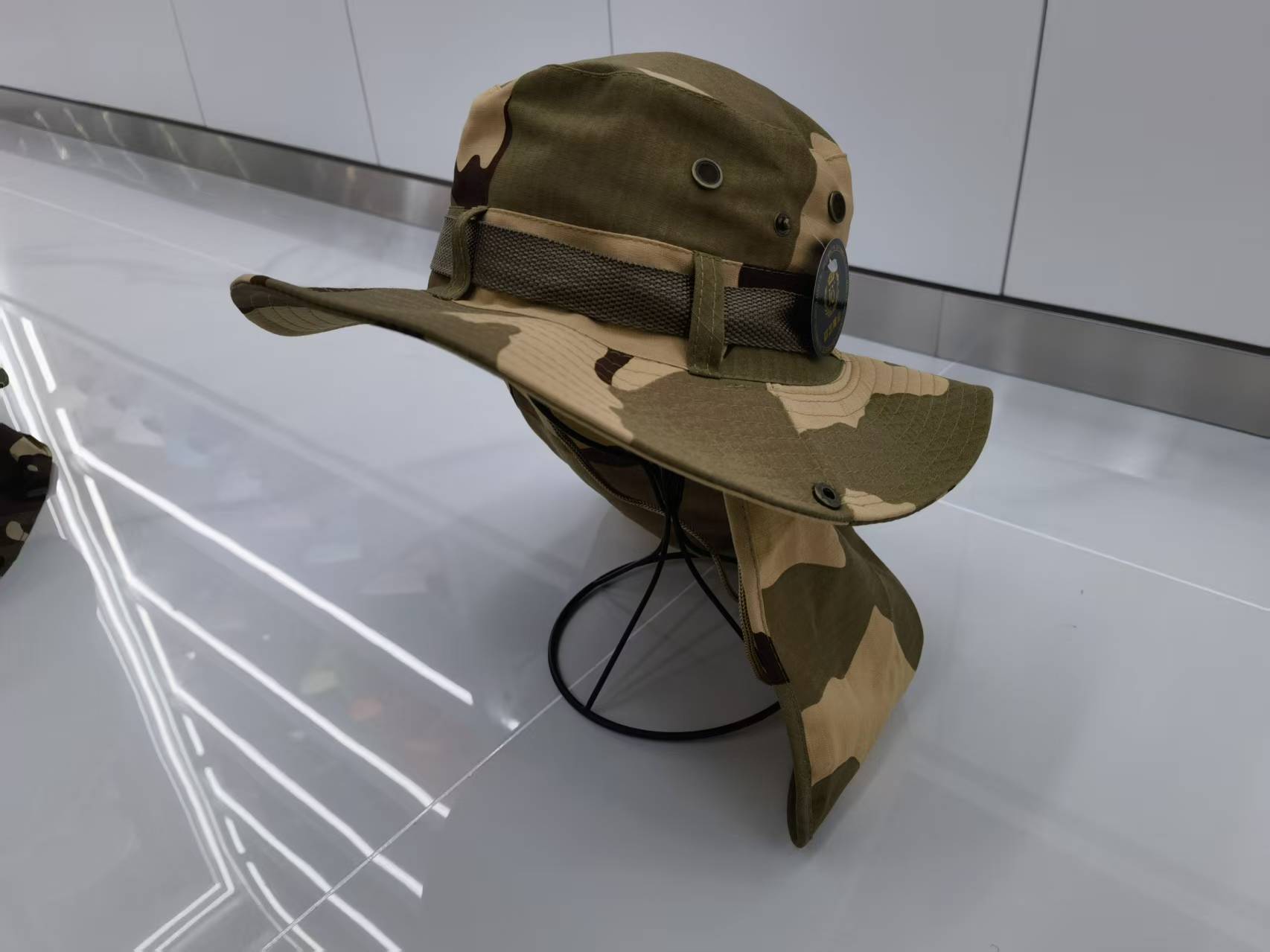 Outdoor adult sunshade, UV-proof and waterproof travel cape camouflage cap Item Picture