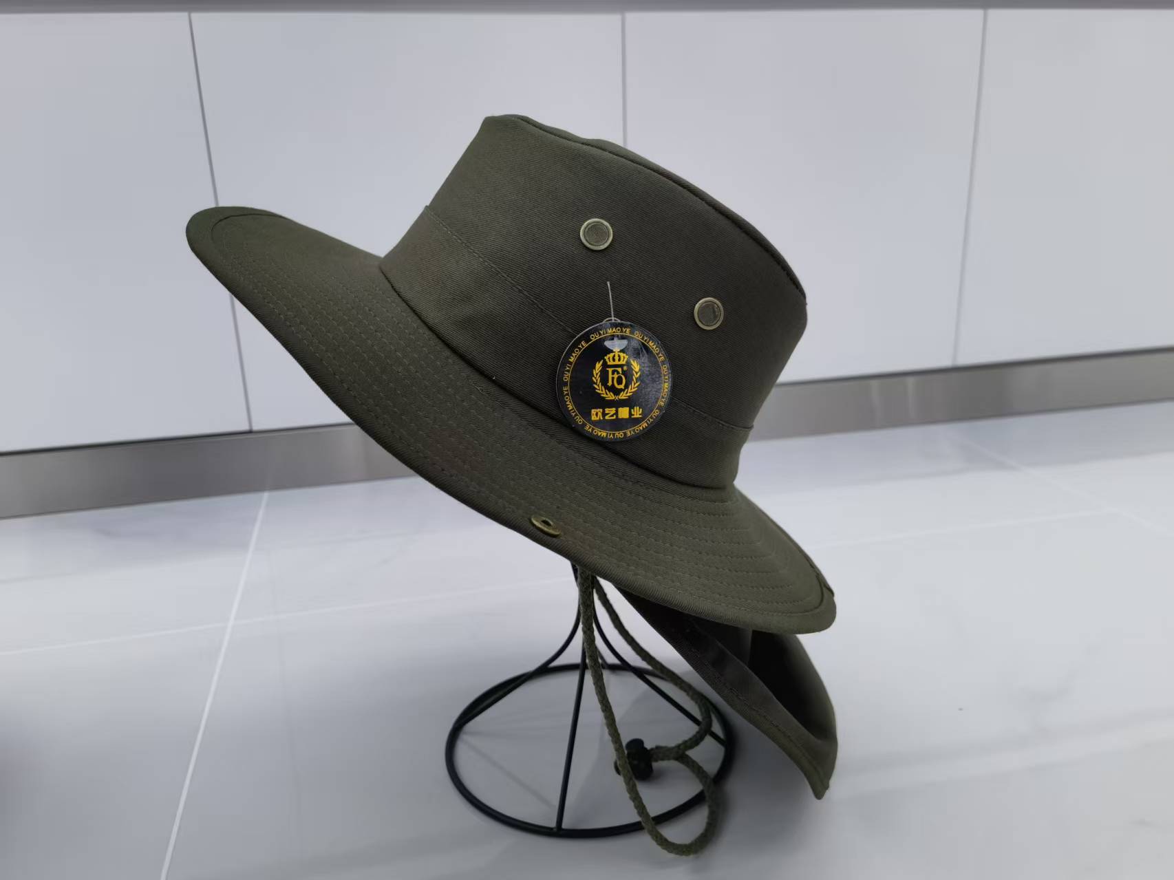 Outdoor adult sunshade, UV protection, waterproof denim hood for travel Application Scenario