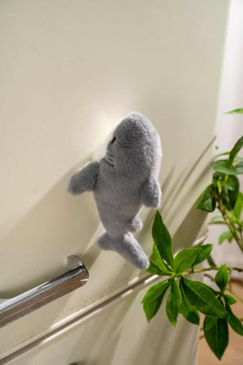 12cm萌系灰鲨鱼毛绒公仔 两脚带磁铁可吸附 软绒治愈桌面车载海洋风摆件