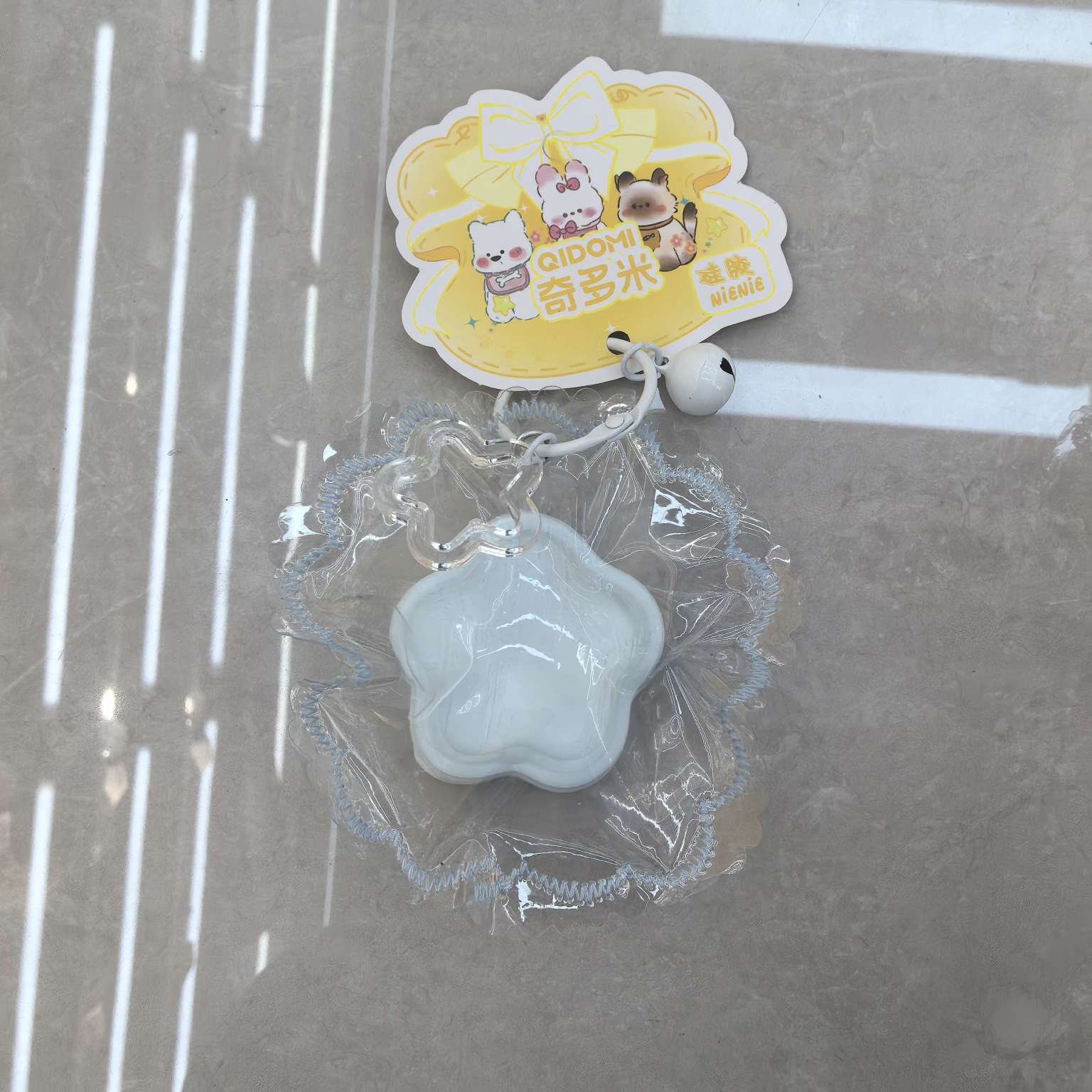 Food-grade silicone, hand-molded semi-transparent star-shaped stress-relieving toy Specification image