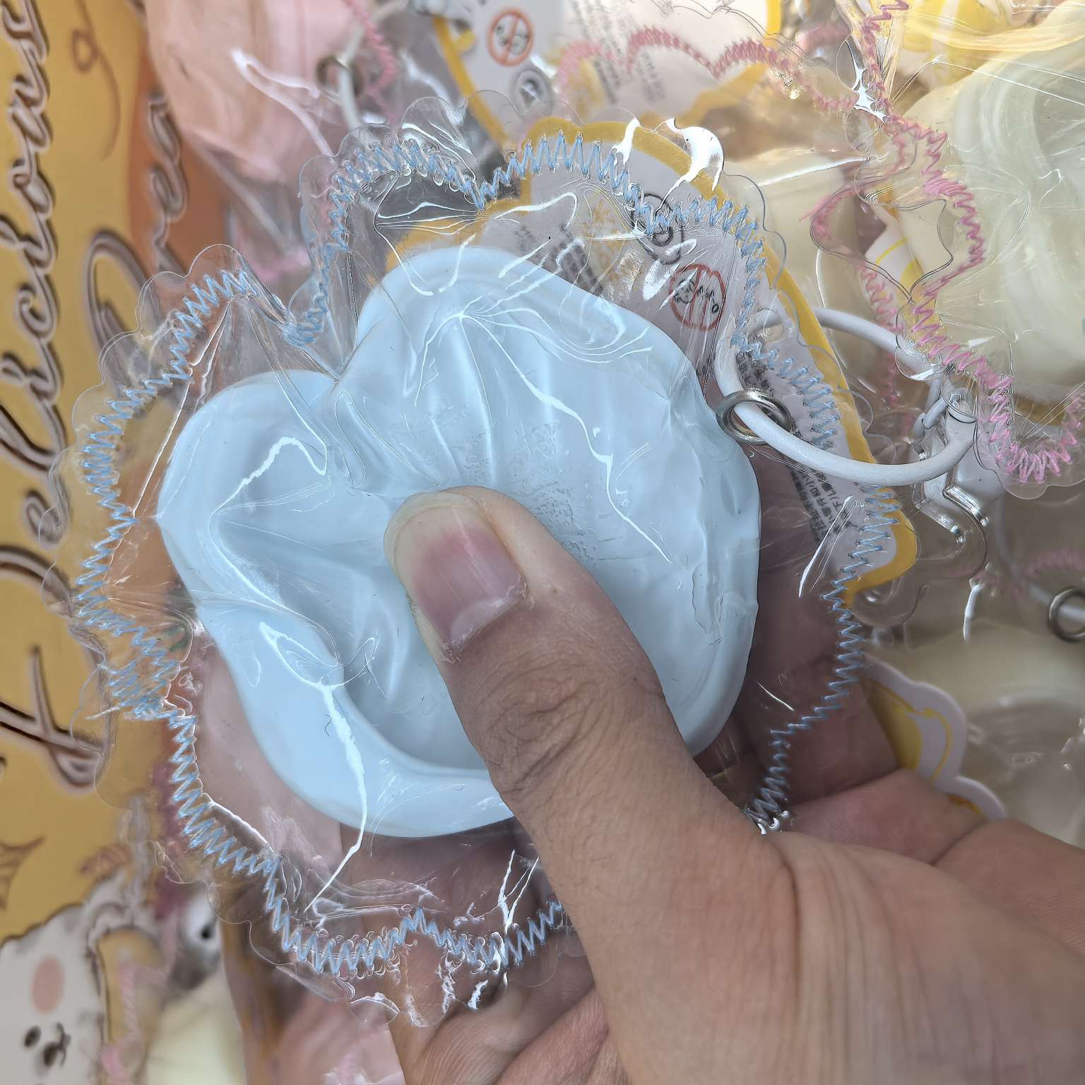 Food-grade silicone, hand-molded semi-transparent star-shaped stress-relieving toy Item Picture