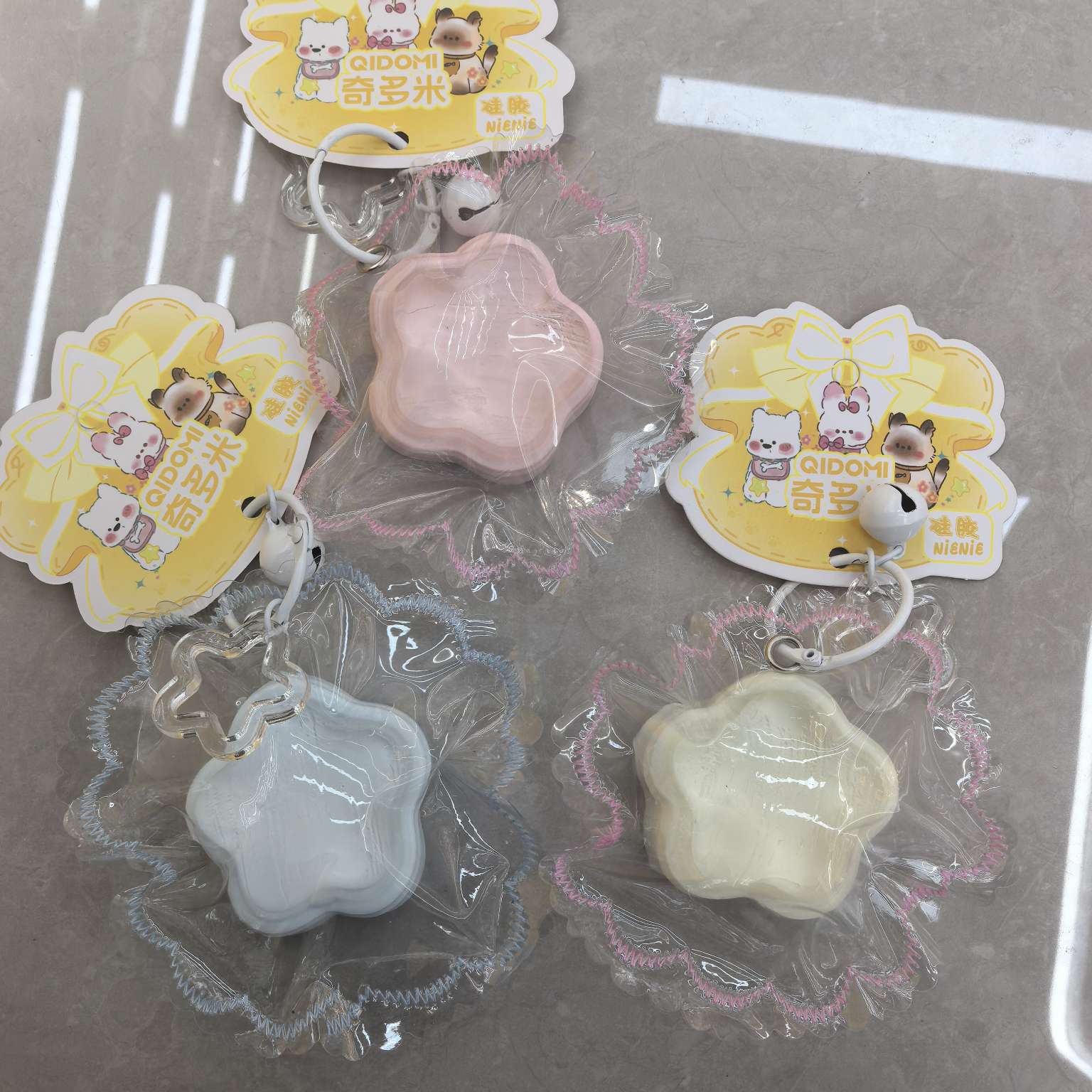 Food-grade silicone, hand-molded semi-transparent star-shaped stress-relieving toy