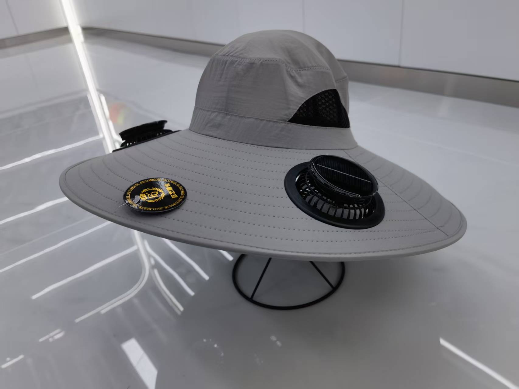 Outdoor adult fan technology solar UV-resistant waterproof travel cape camouflage cap Application Scenario