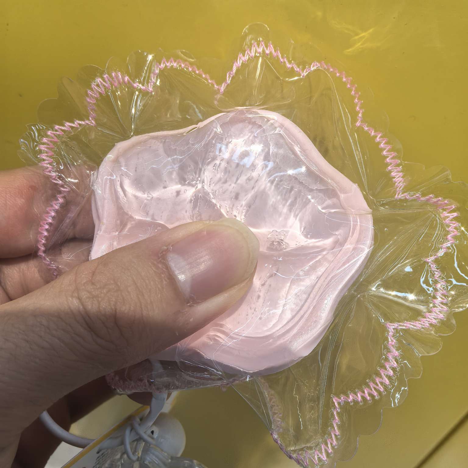 Food-grade silicone, hand-molded semi-transparent star-shaped stress-relieving toy details Picture