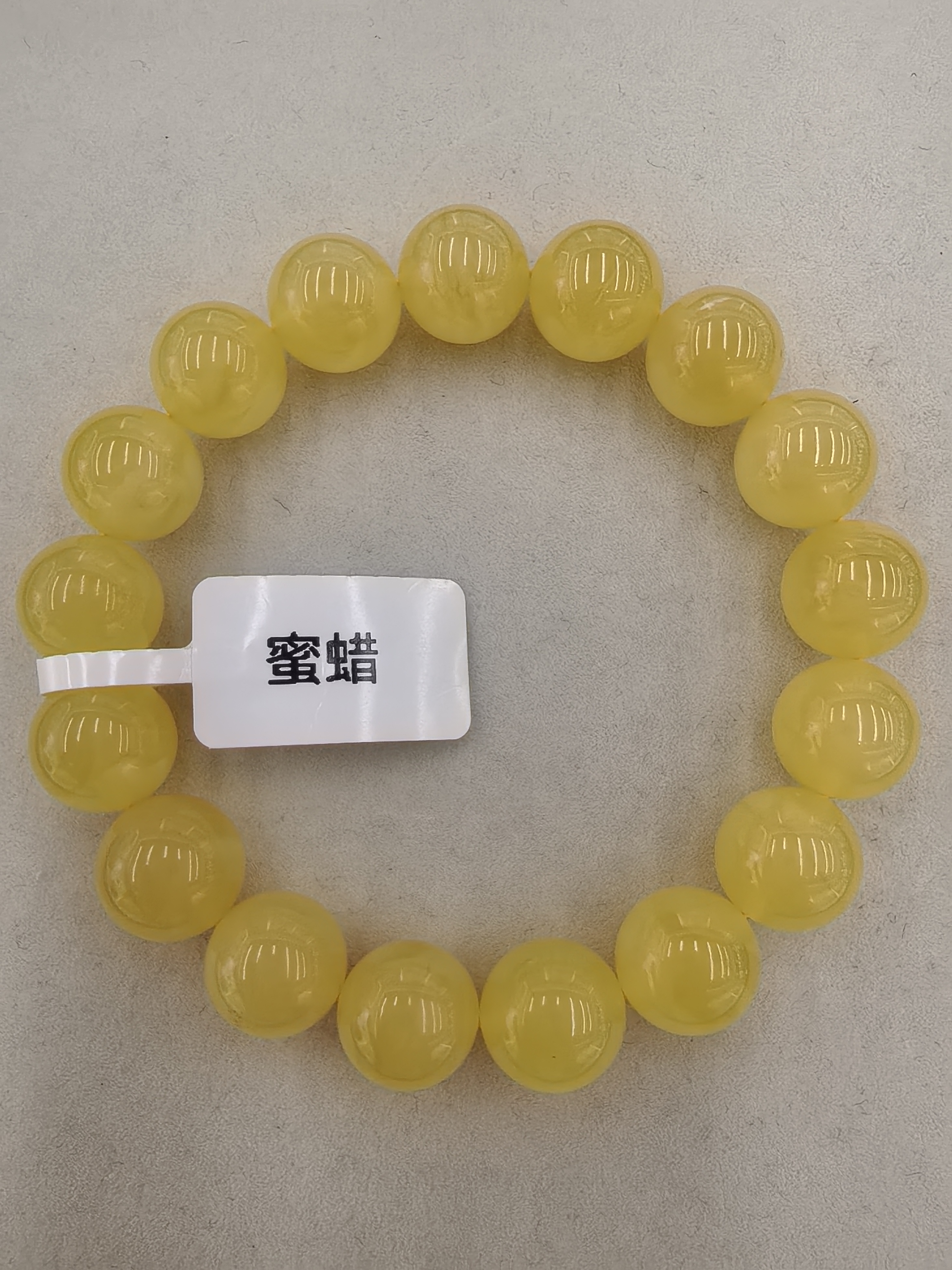 天然蜜蜡圆形珠手串“时光的温柔见证”

