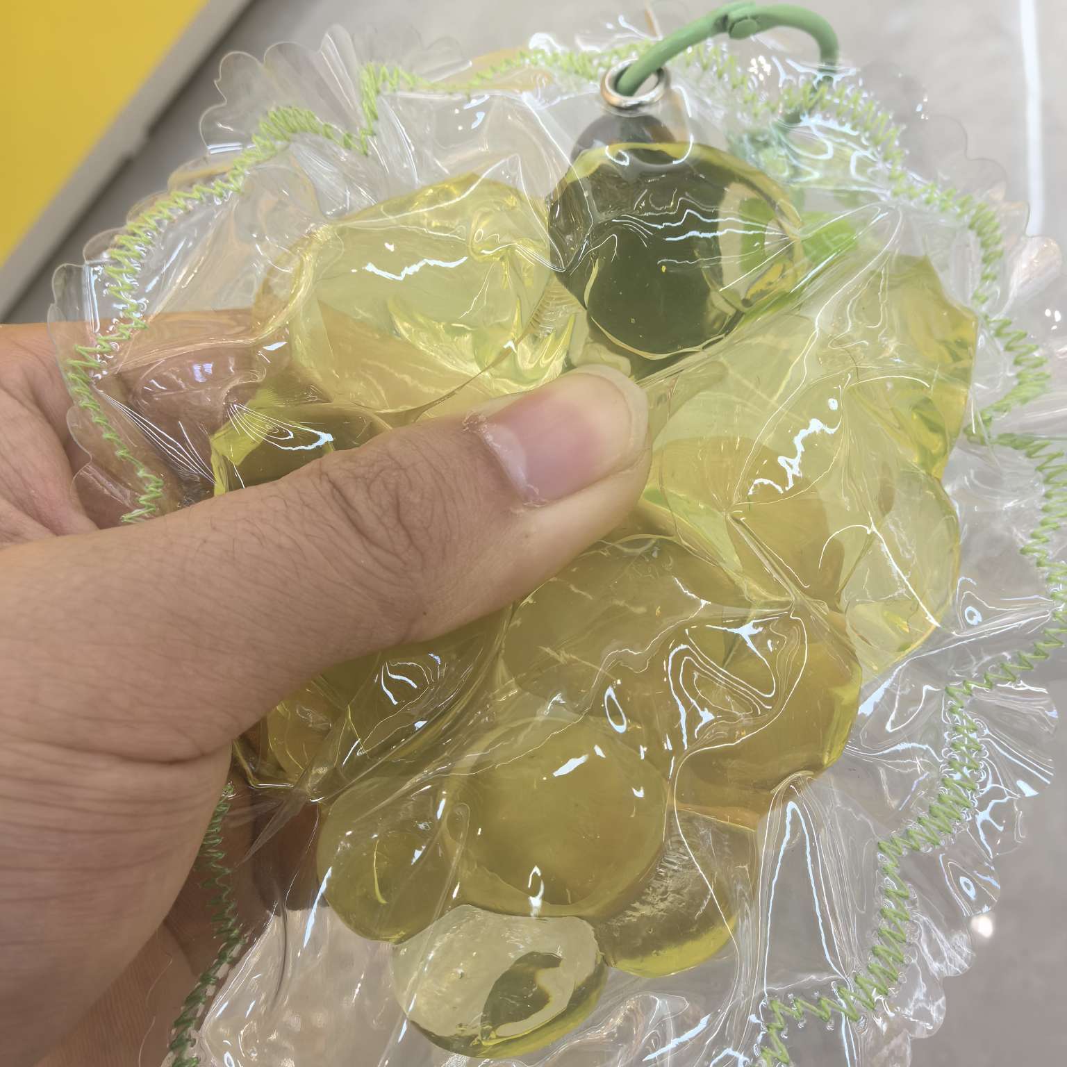 Transparent and fresh green grape stress-relieving pinch food-grade silicone children's safe material stress-relieving toy Specification image