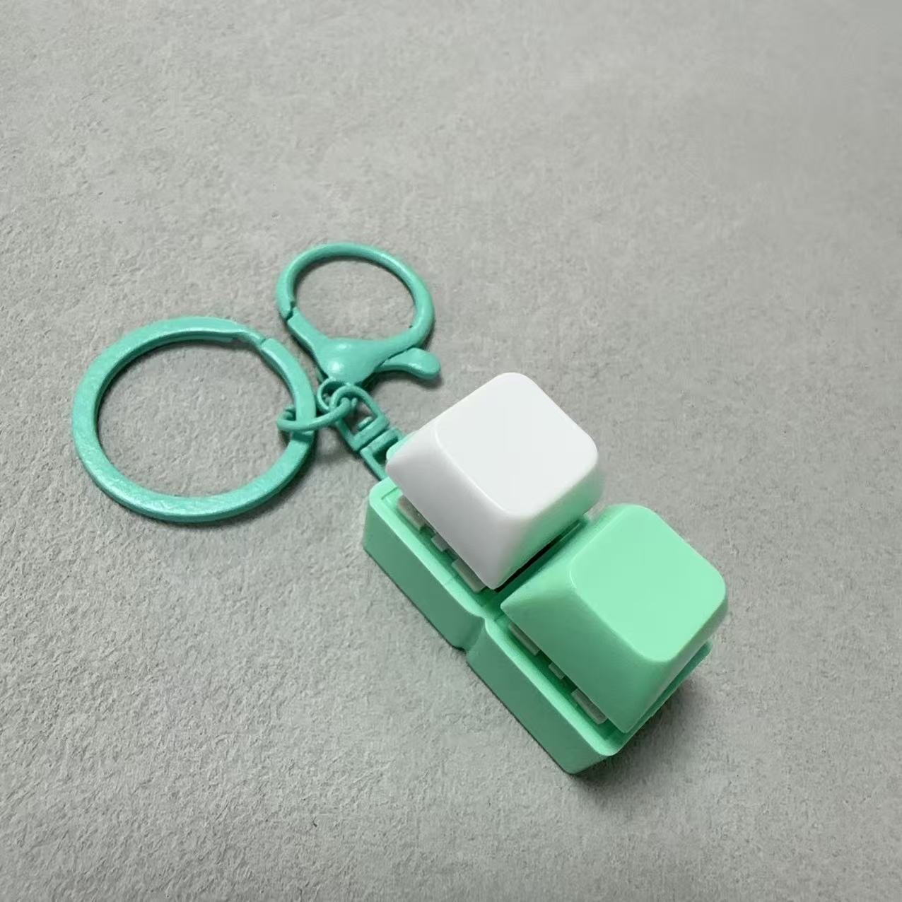 跨境批发2键机械轴减压解压按键玩具创意键盘钥匙挂件