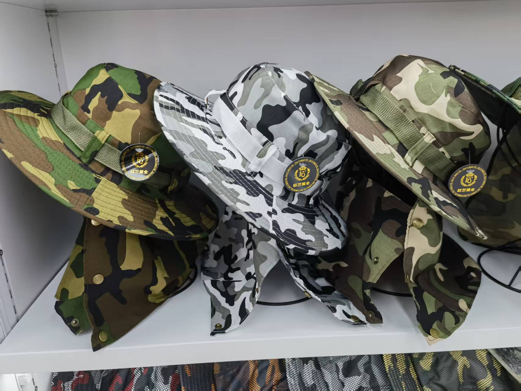 Outdoor adult sunshade, UV-proof and waterproof travel cape camouflage cap Application Scenario