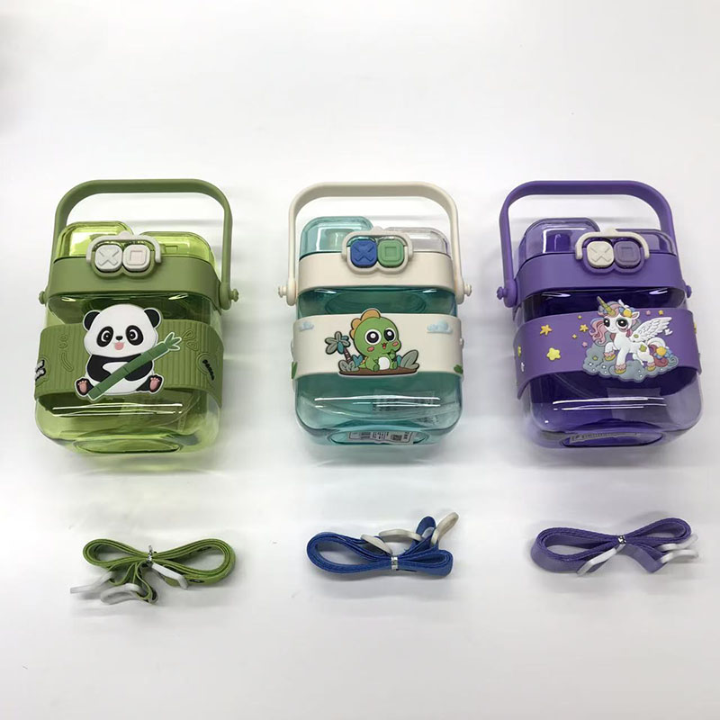 卡通独角兽恐龙双饮杯 大容量便携斜挎背带吸管杯 学生儿童防摔高颜值塑料水杯详情6