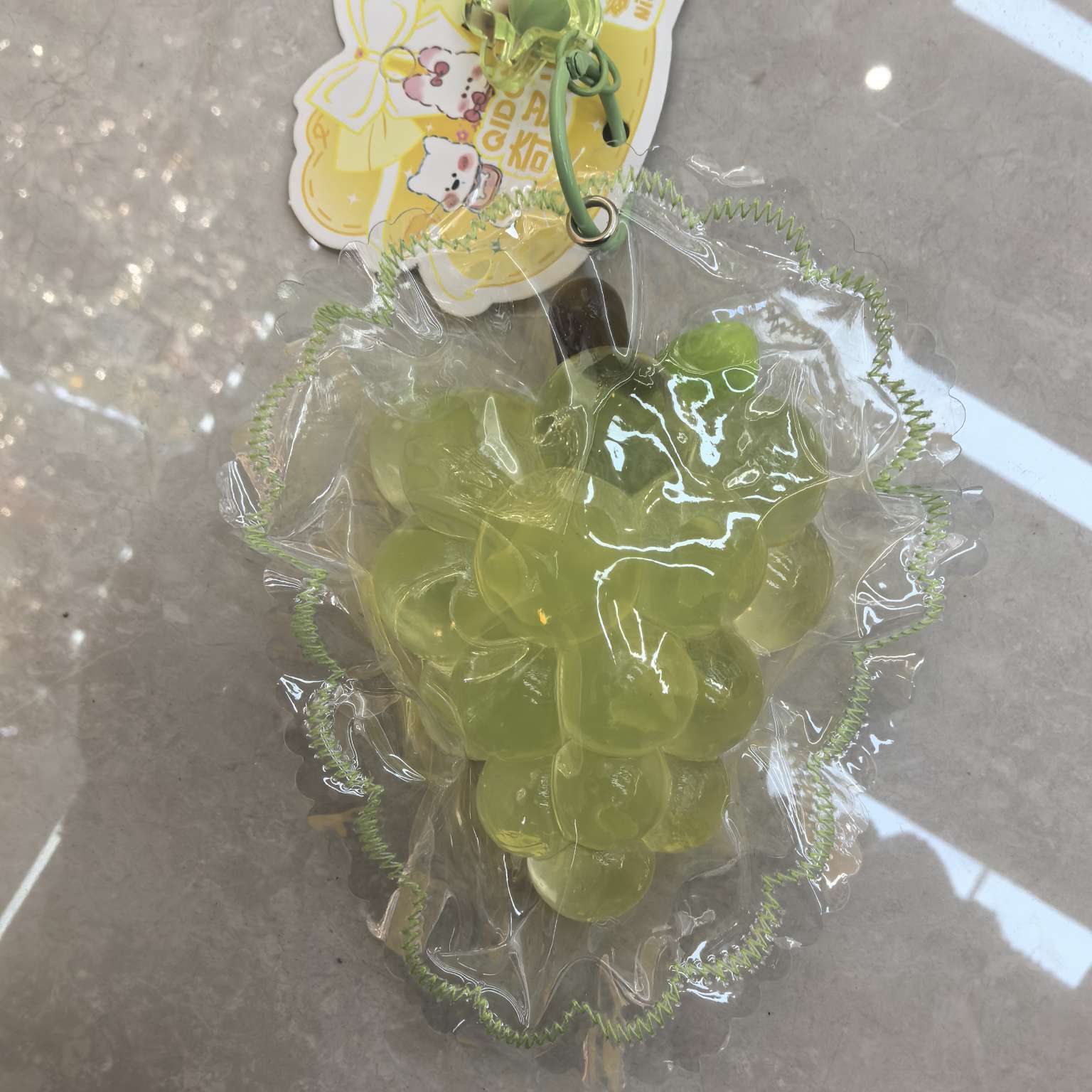 Transparent and fresh green grape stress-relieving pinch food-grade silicone children's safe material stress-relieving toy details Picture