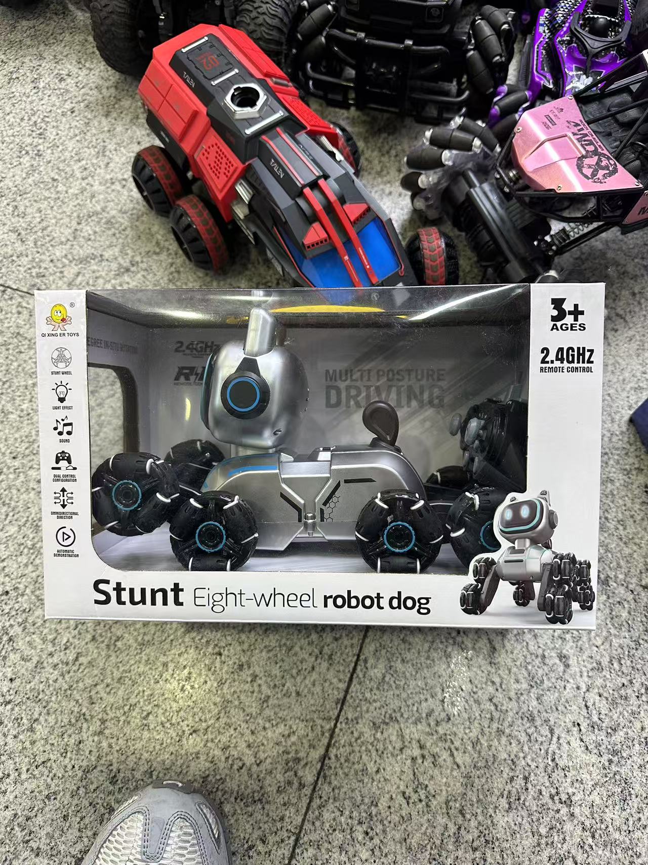遥控智能8轮特技狗变形翻跟斗产品图