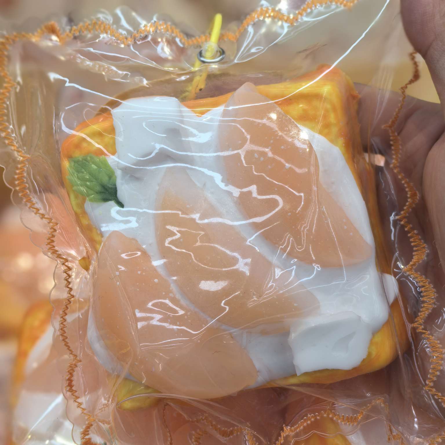 Manufacturer's heavy industry Stress-relieving Piningle food-grade silicone peach cream toast, a pure handcrafted stress-relieving toy details Picture