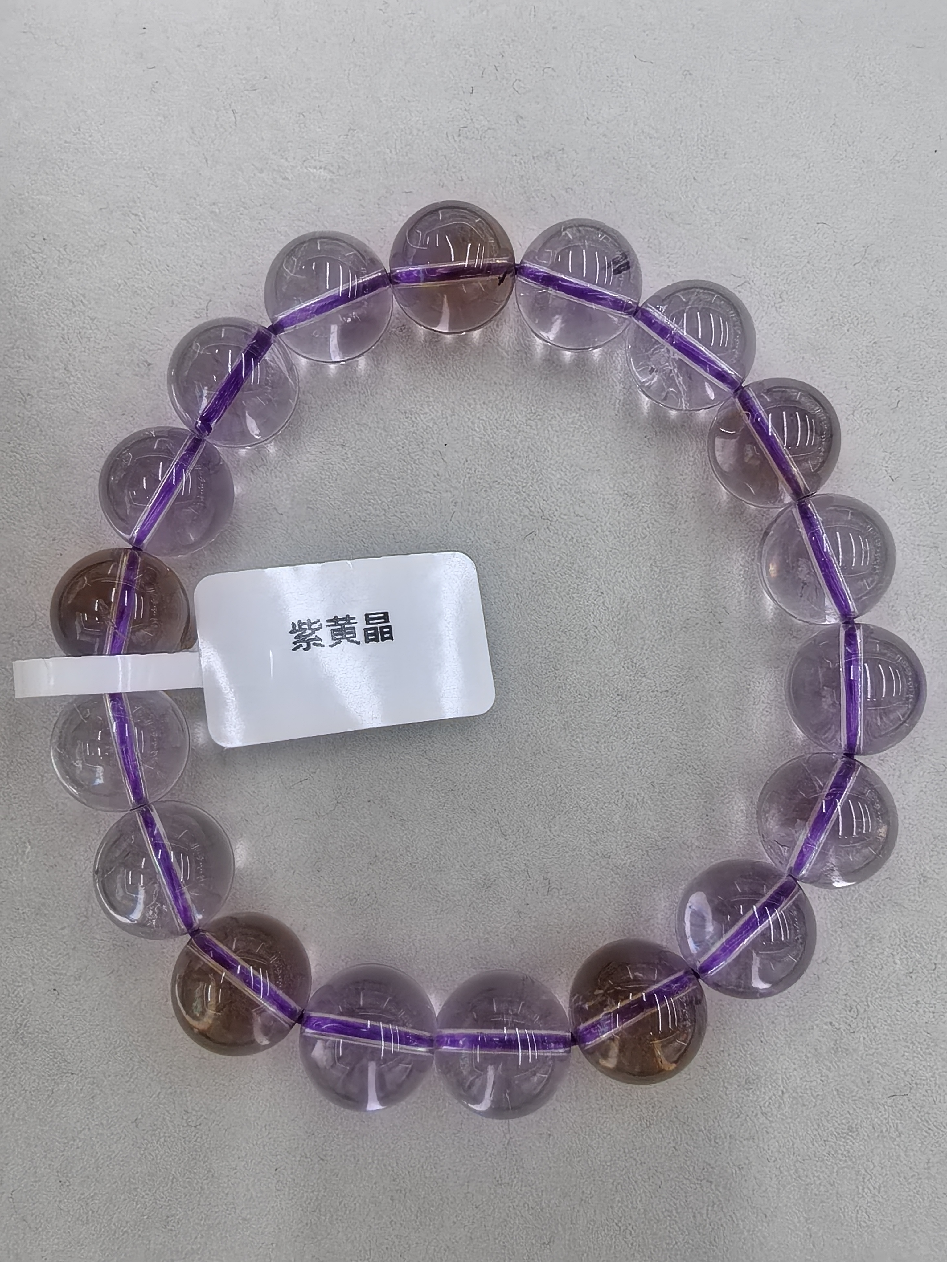 紫黄晶：双色宝石.鸢尾紫水晶“是暮色紫霞与鎏金朝阳的私语，是腕间流转的璀璨诗行，每一眼都让心跳漏拍～”
