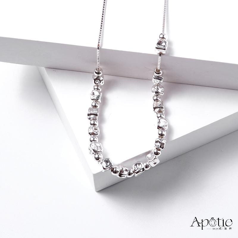 APOTIE Opti Versatile Smile Broken Silver Round Snake Bone Necklace Application Scenario