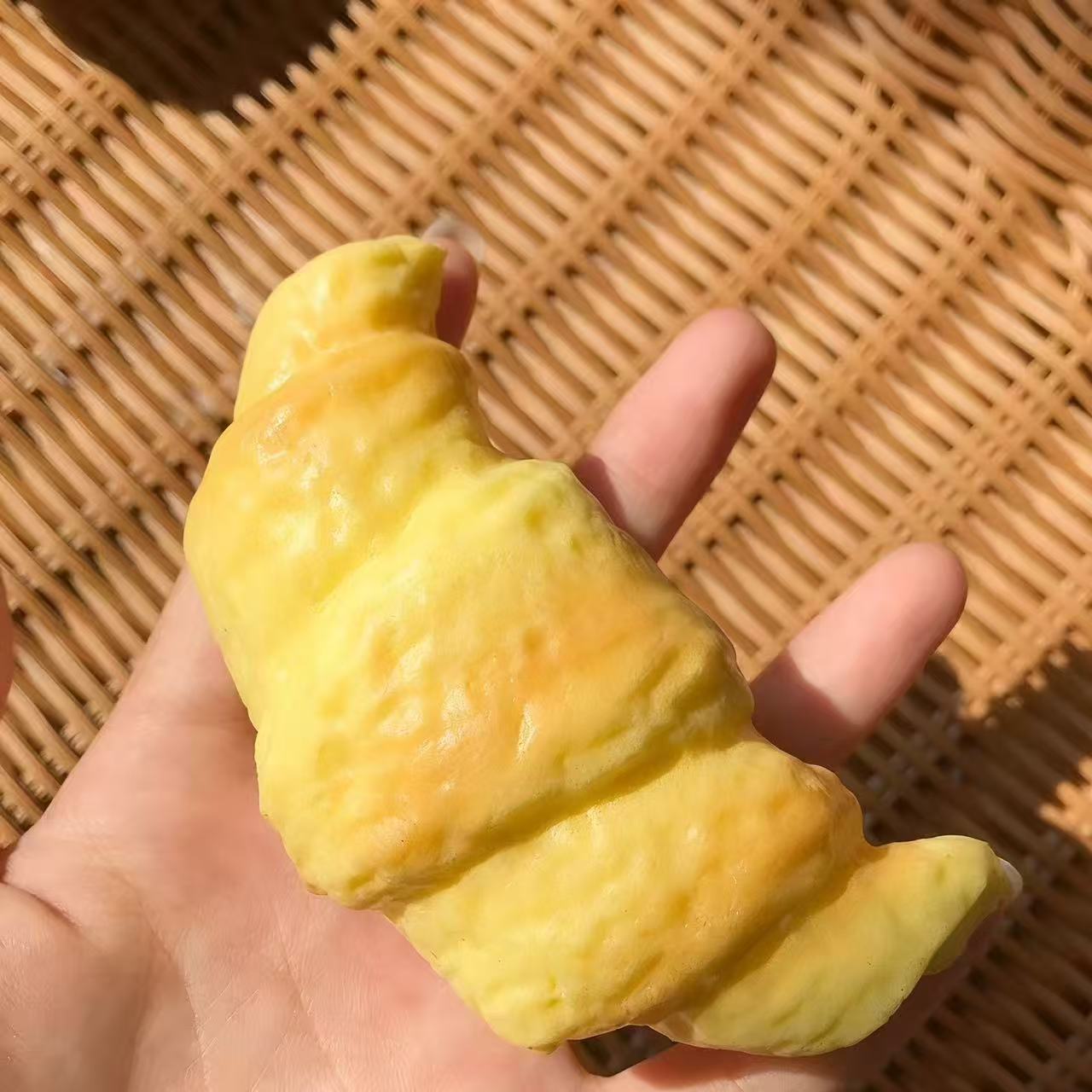 Slow-rebound simulation small bread, wet and soft touch, kneading fun, creative milk-flavored food play, stress-relieving toy, the same style as Xiaohongshu Application Scenario