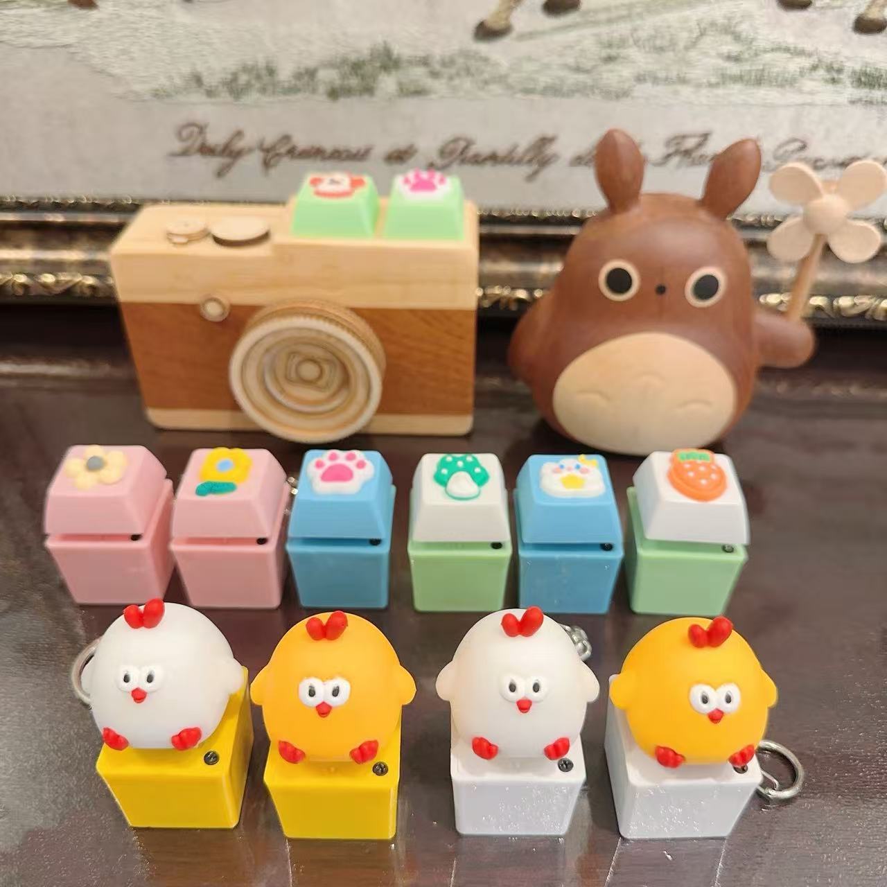 跨境批发单键卡通发声有灯减压解压按键玩具创意键盘钥匙挂件