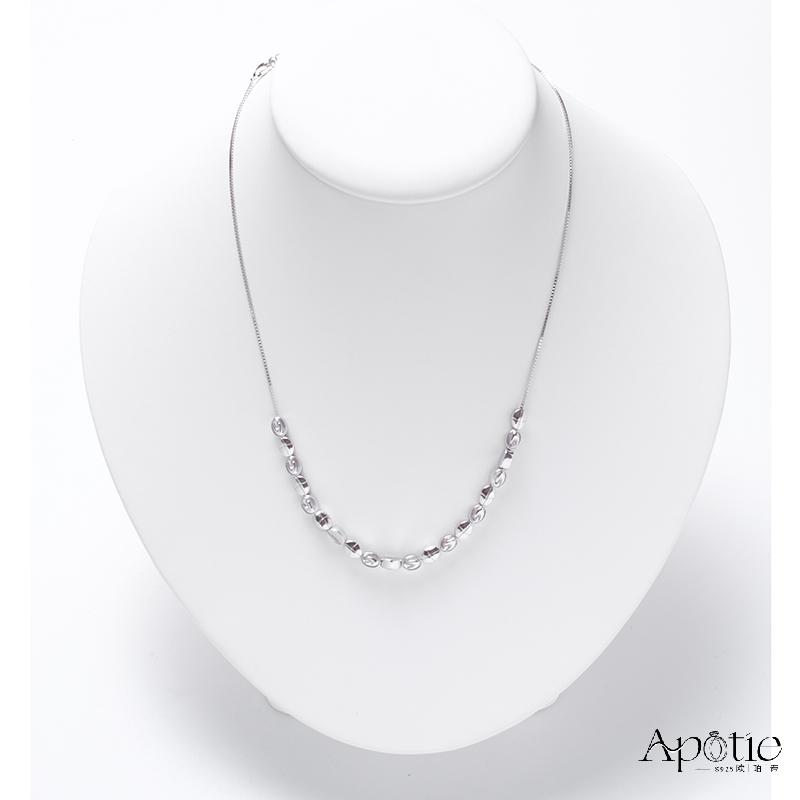 APOTIE's versatile Smiling Silver necklace Application Scenario