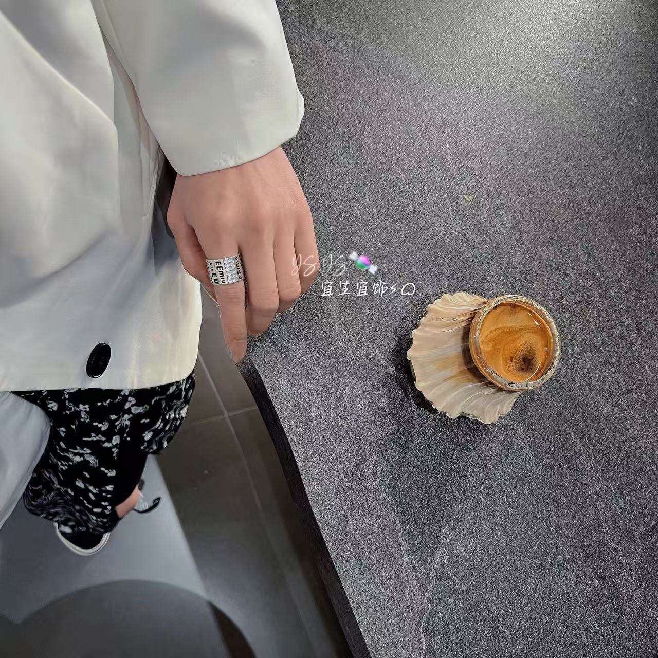مجموعة متنوعة من الحلي ذات الخواتم الفضية من أجل الموضة Specification image