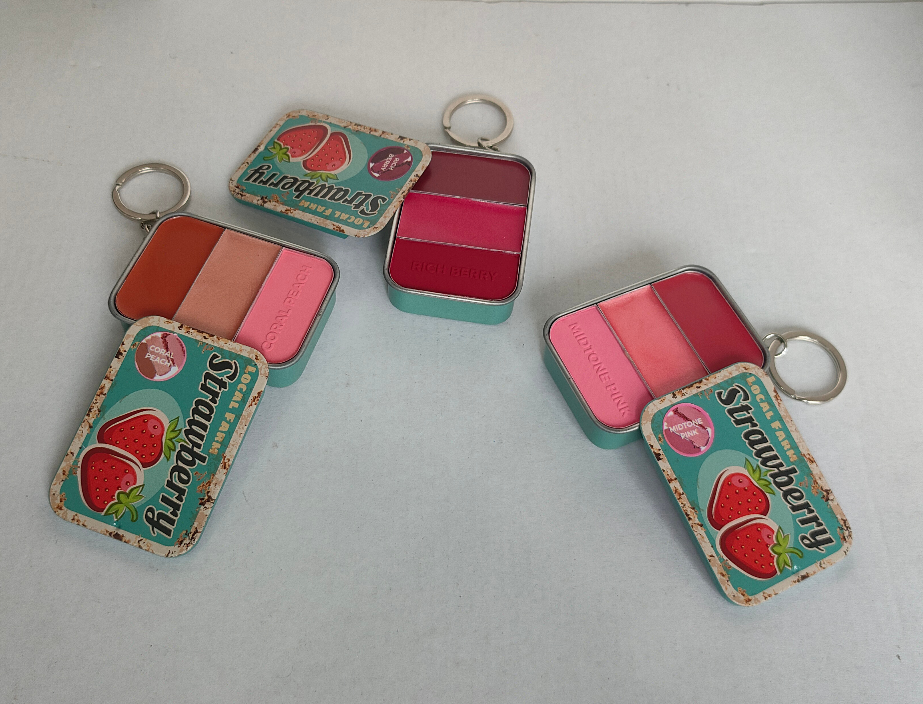 This multi-functional blush tray is a trio of facial beauty and multi-effect facial care products. One tray contains three types of matte blush, pearl blush, fragrance-free and animal-tested blush sets details Picture
