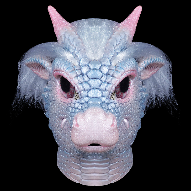 The dreamy dragon mask made a stunning debut. The blue and pink color combination is extremely cute, and the exquisite details have sparked heated discussions.