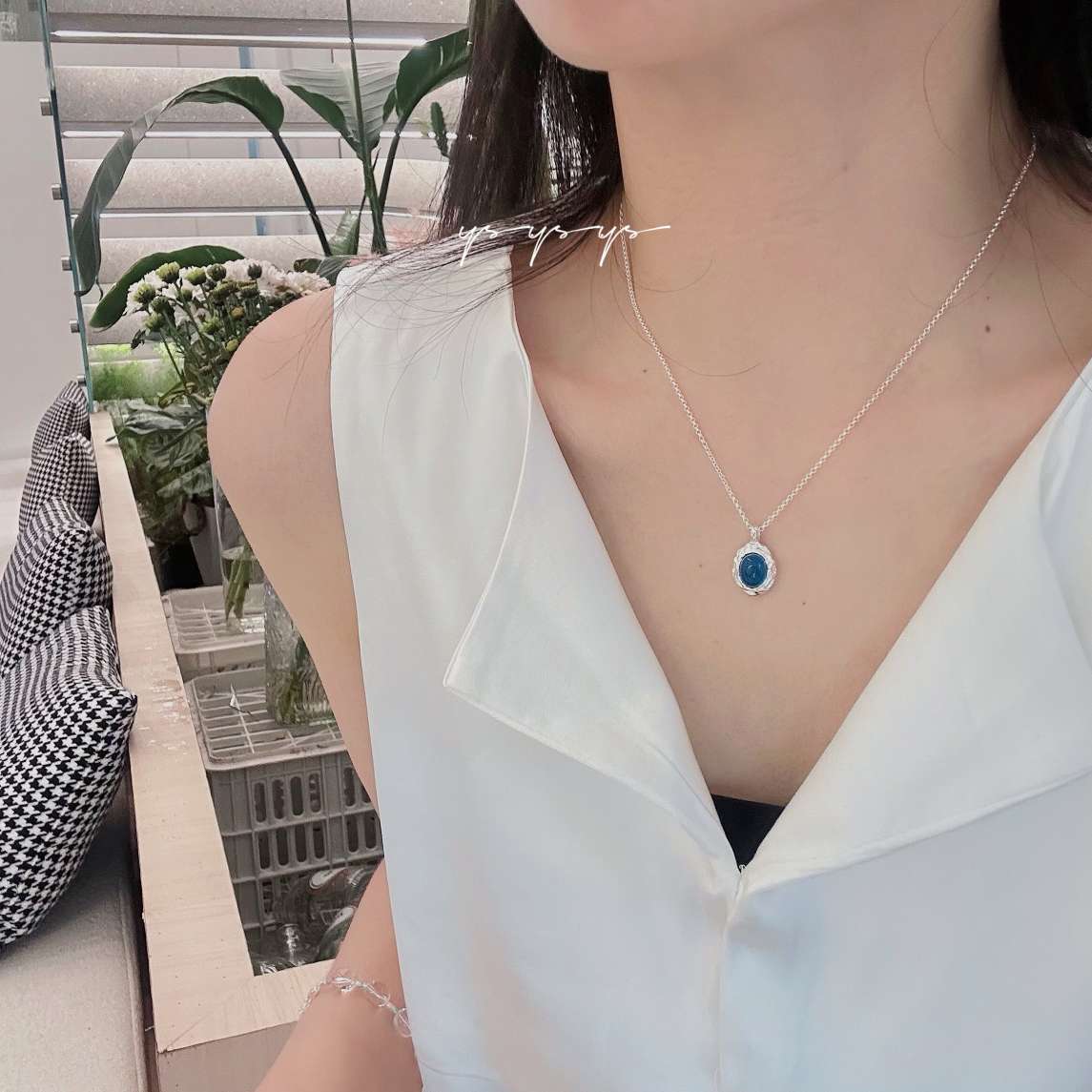 This pure silver blue zircon necklace is versatile and stylish when layered or worn alone, making it a great gift details Picture