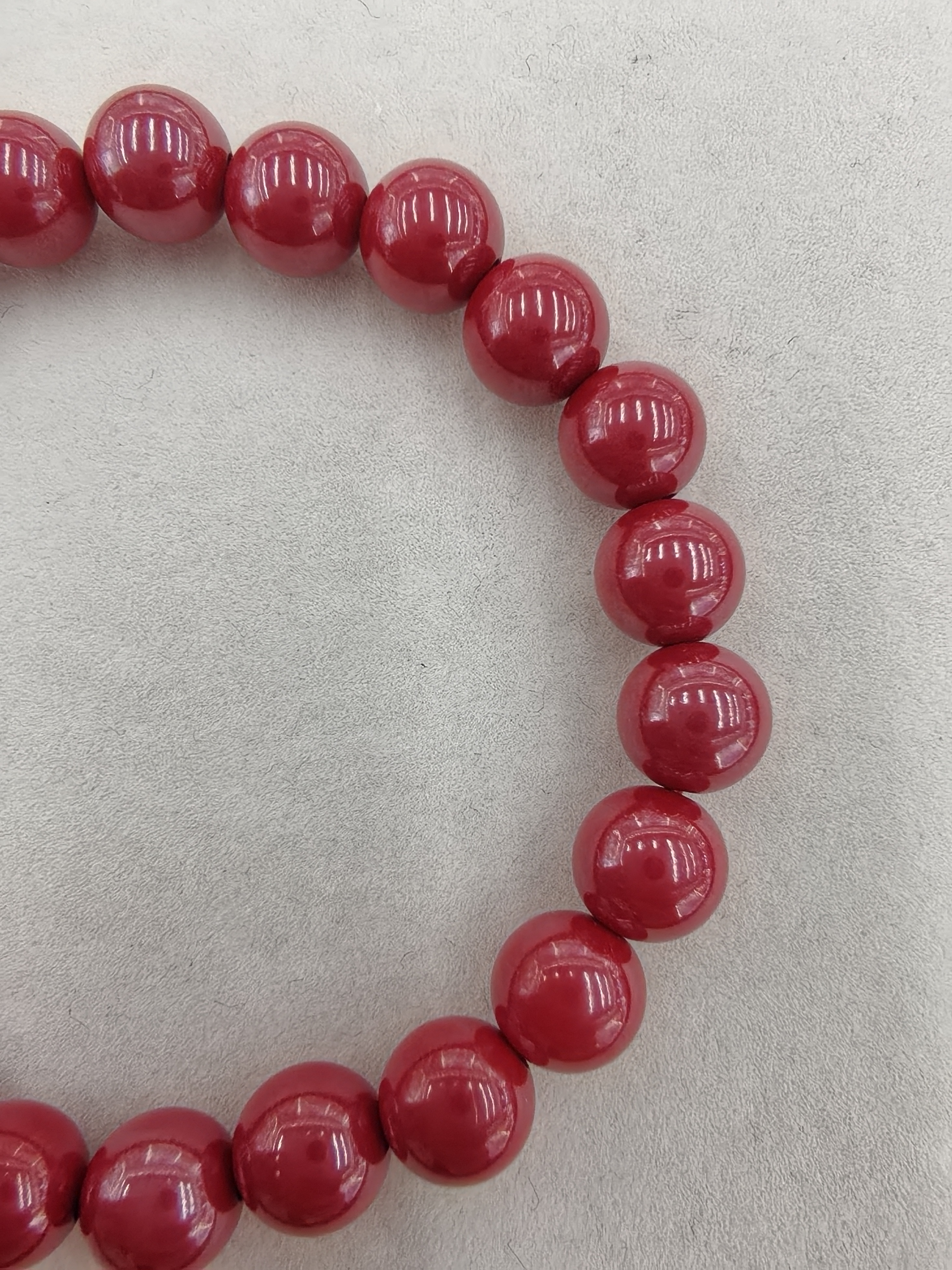 帝王砂朱红色系，经过高抛处理后，既有红砂的红润色泽又带有紫砂的金属光感。
主要由大颗粒的朱砂粉和粉末状的朱砂粉组成细节图