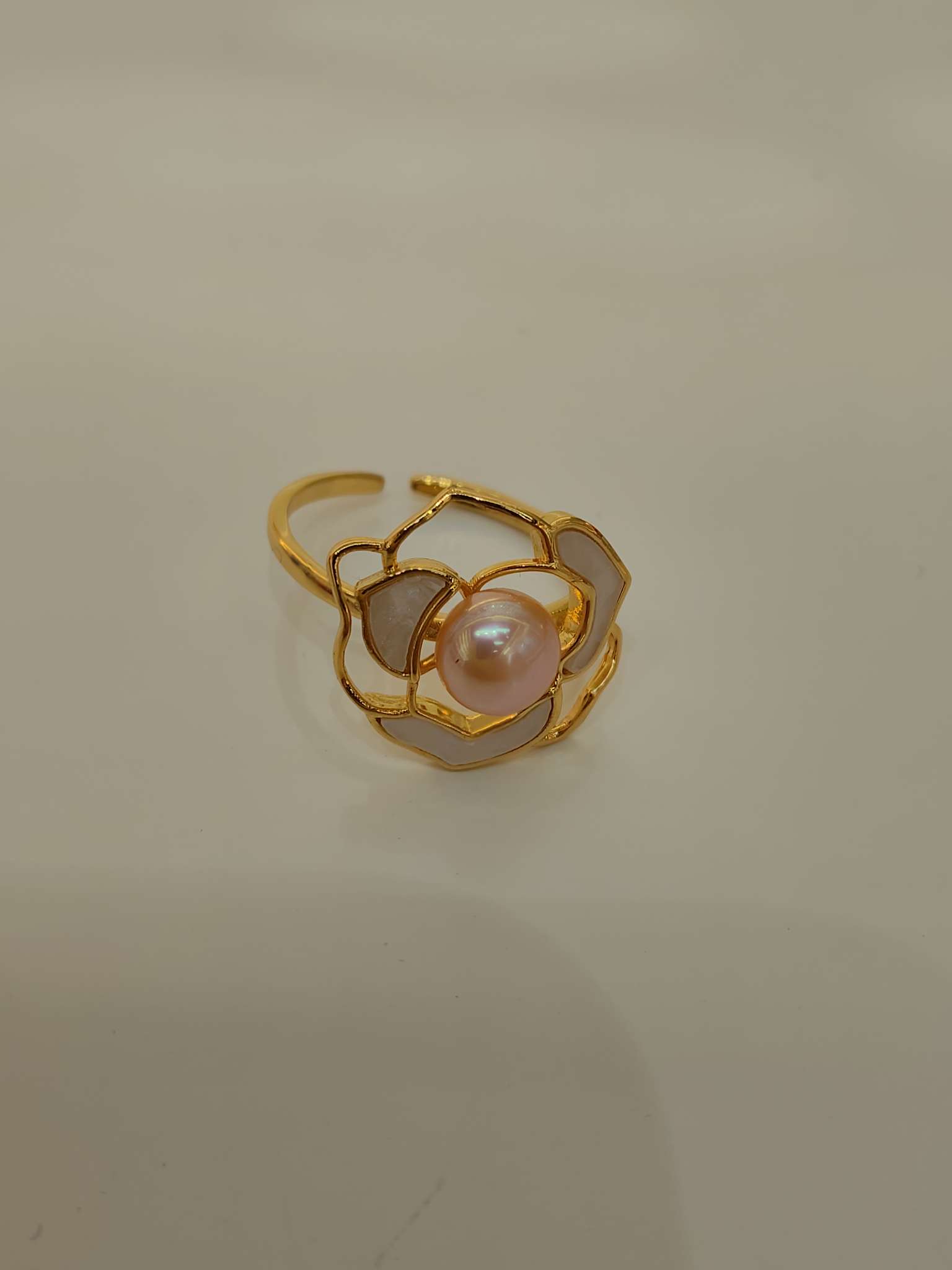 Rose pearl ring