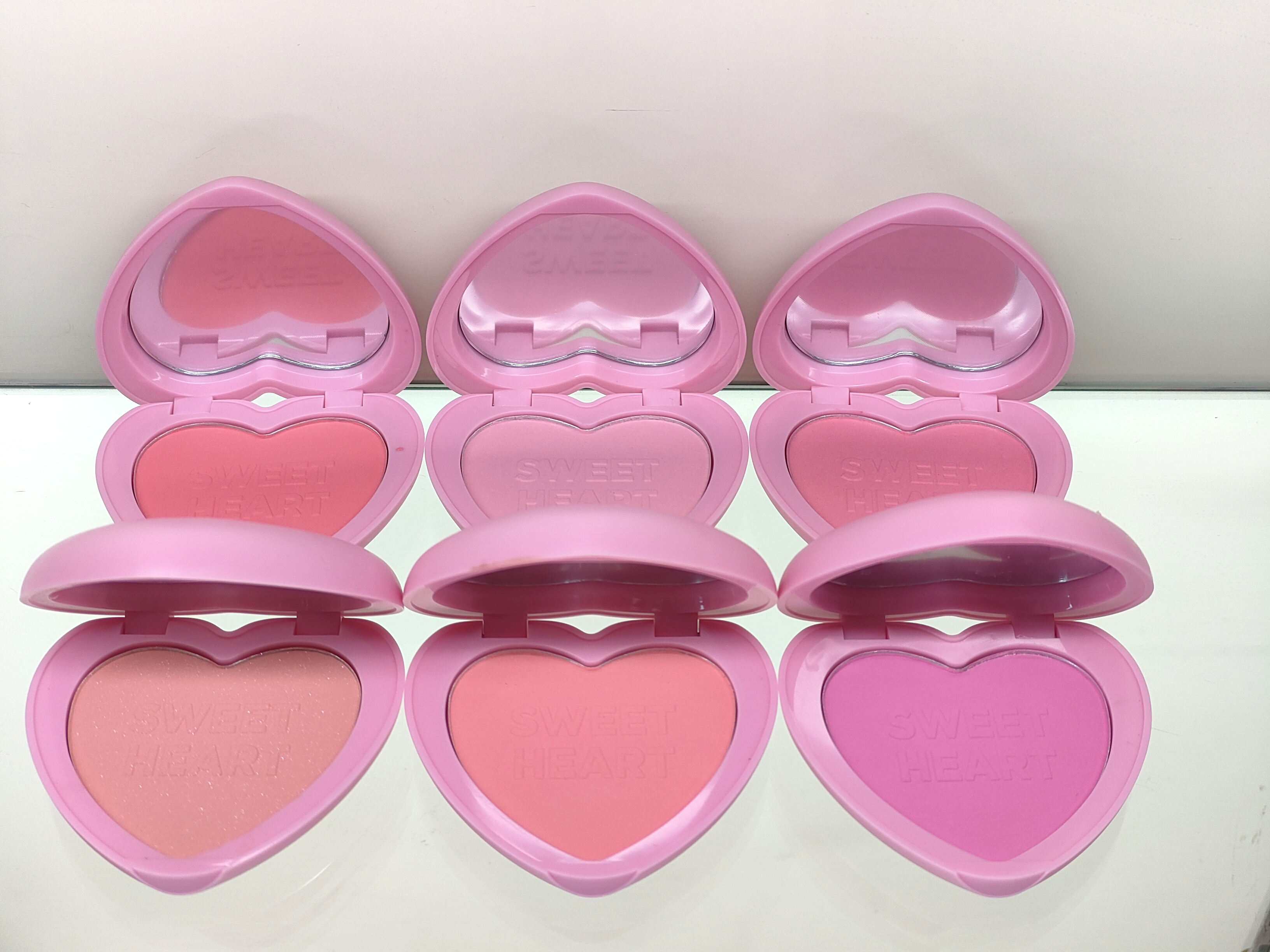 Blush Facial beauty, smooth blush powder, heart-shaped blush, vegan, no animal testing, shaping + blending, long-lasting, medium coverage, soft matte effect blush Item Picture
