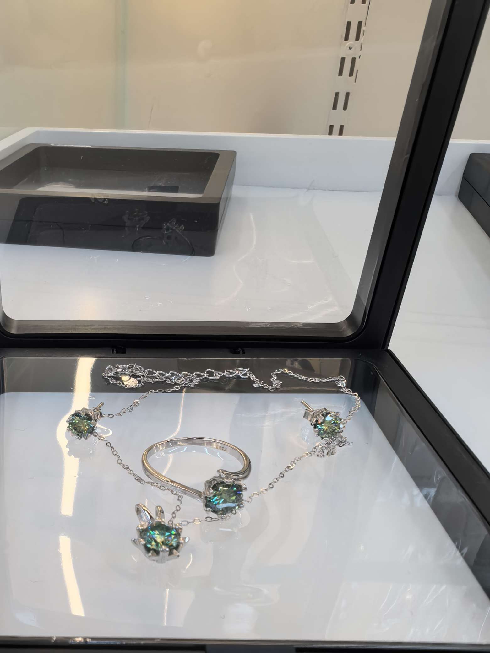 饰品首饰套装  莫桑钻套链戒指耳钉三件套  时尚百搭  女款  简约潮流