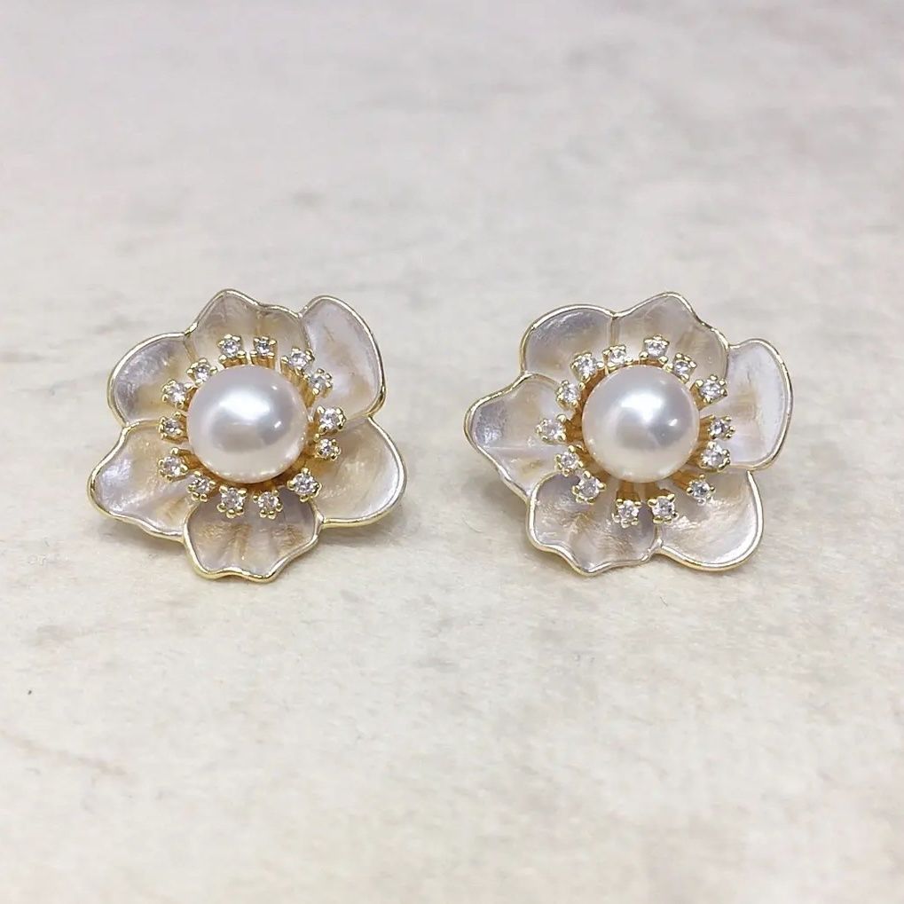 French light luxury and high-end style, exquisite zircon stud earrings, niche and fashionable style, freshwater pearl earrings, women's pearl necklace, necklace jewelry Specification image