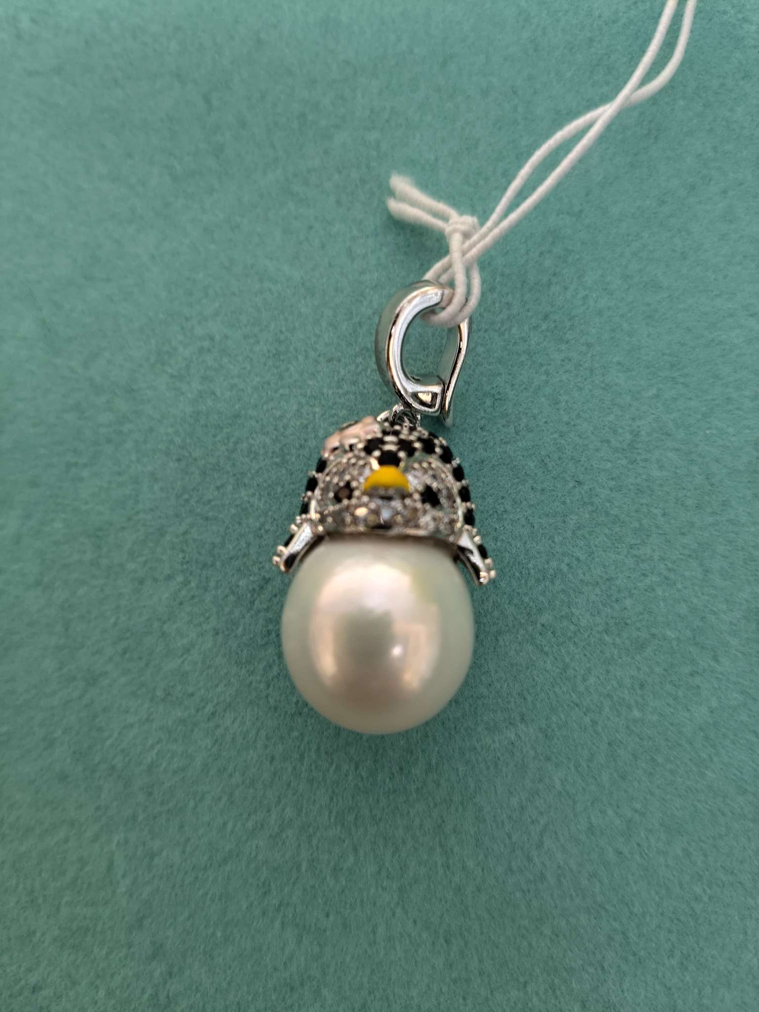 Duck-shaped pearl pendant