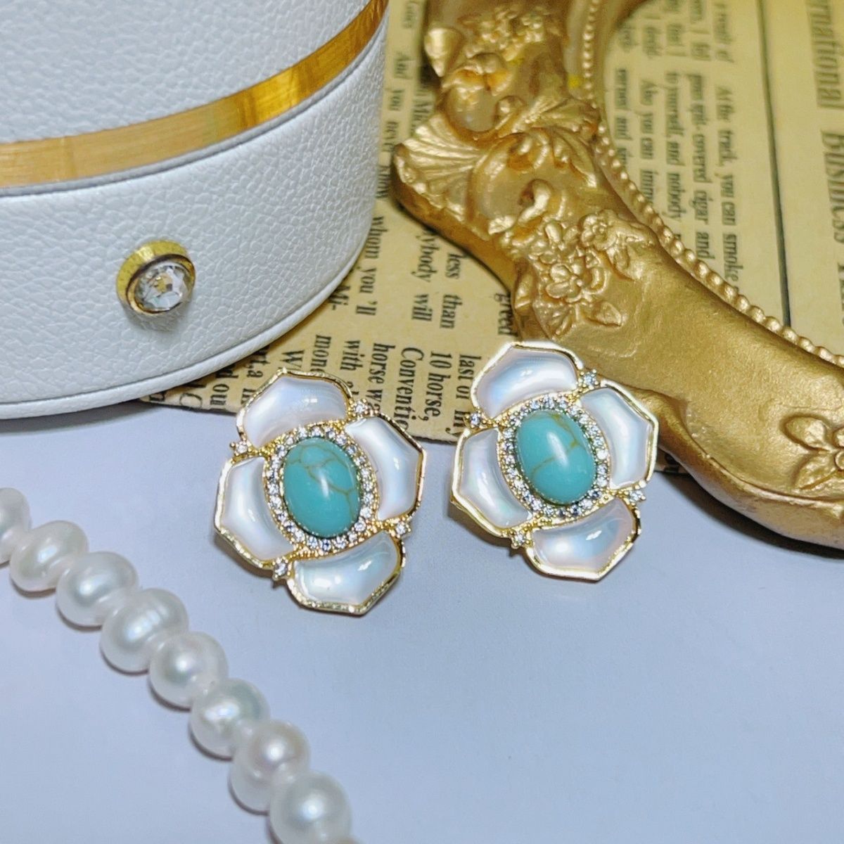 Heavy industry light luxury style, niche high-end feel earrings, court-style shell four-leaf clover earrings, imitation turquoise jade, four colors to choose from details Picture