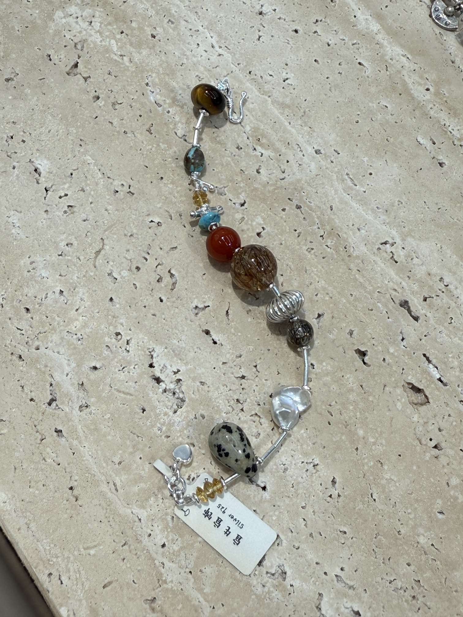This original bracelet designed with pure silver and natural stone gives a high-end feel as a gift Specification image