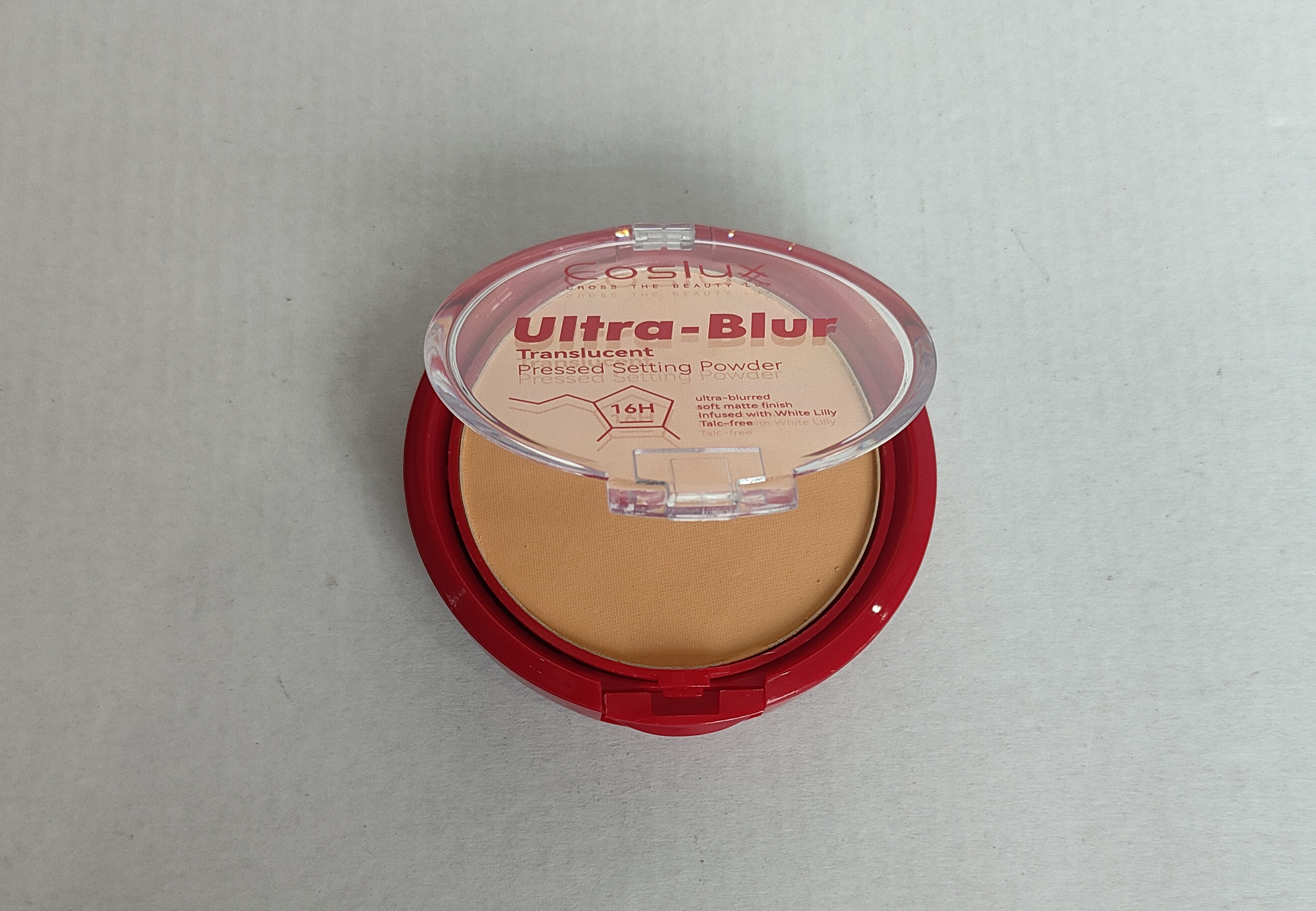 This facial beauty soft focus brightening setting powder is super soft focus and super fine, free of talcum powder. It contains hyaluronic acid for long-lasting makeup effect and oil control. It also contains white lily essence to prevent oxidation Application Scenario