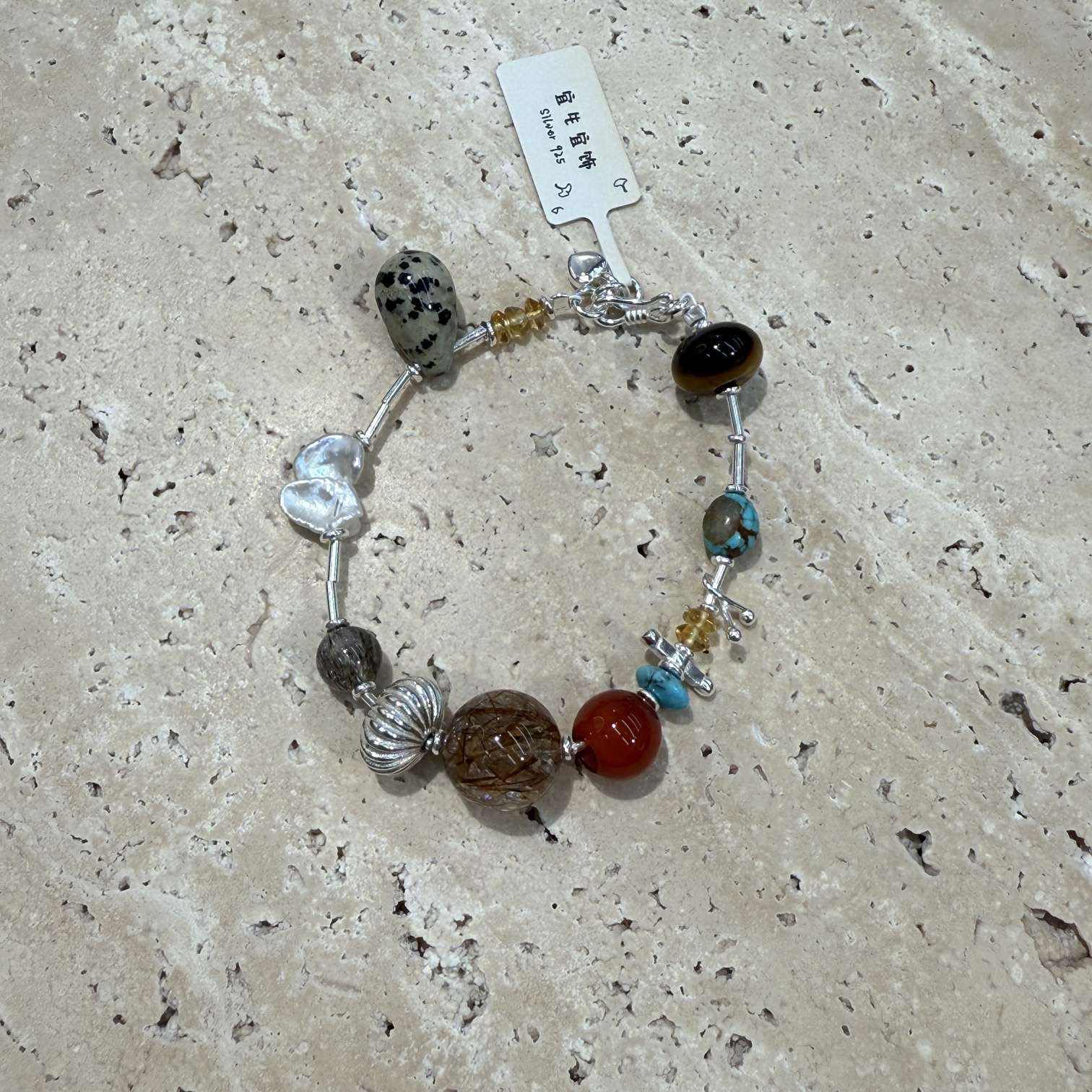 This original bracelet designed with pure silver and natural stone gives a high-end feel as a gift
