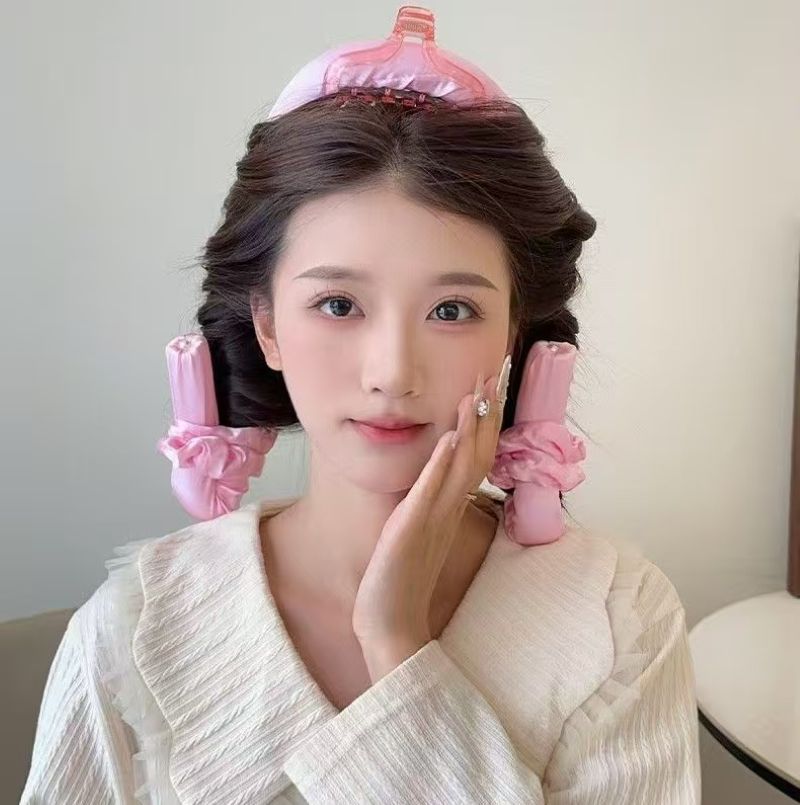 Sleep curling wonder: Big wave curling iron, sponge curling iron, lazy person's curling iron, non-heating foam curling iron set Application Scenario